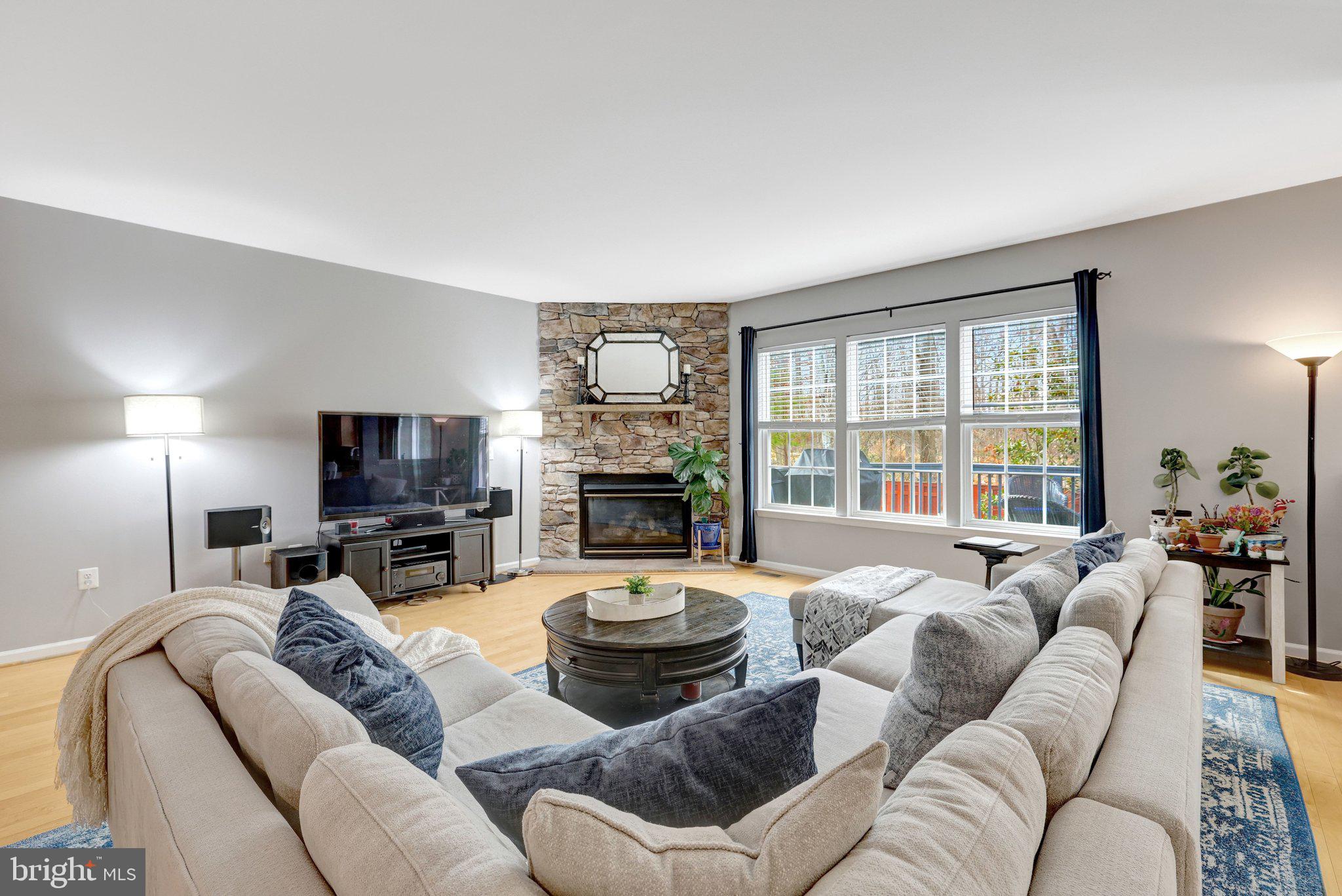 BROAD RUN OAKS - Residential