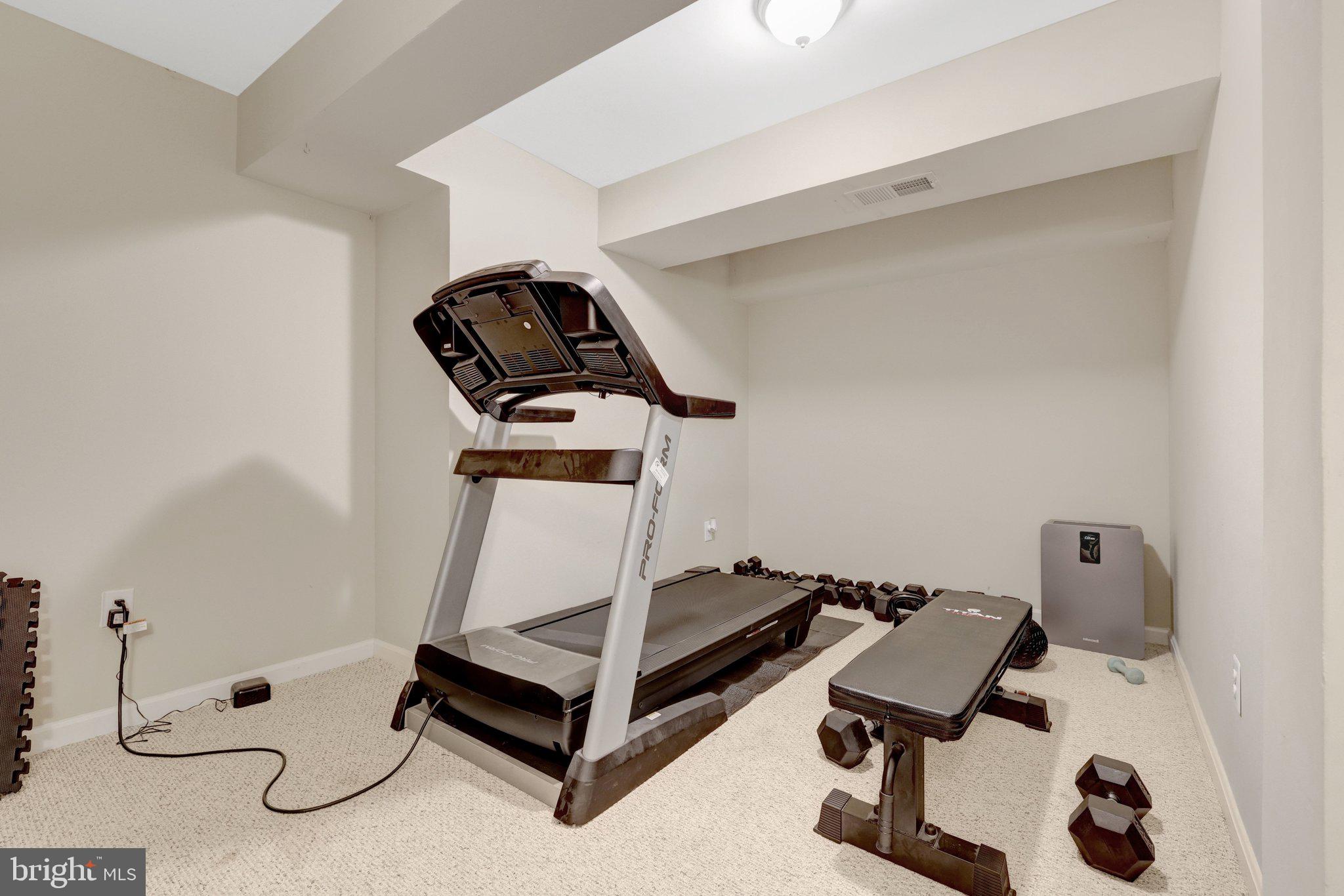 BROAD RUN OAKS - Residential