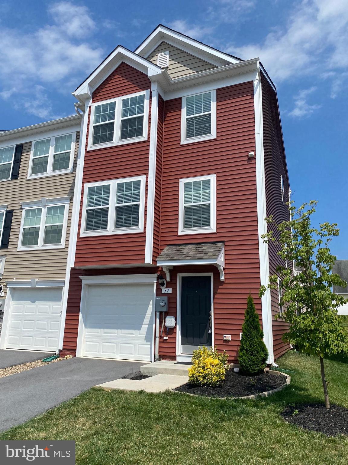 Very nice end unit townhouse with 3 bedrooms, 2 full baths and 2 half baths! The first two levels have a half bath and the upper level has 2 full baths. Conveniently located close to restaurants, shopping, and a quick commute to VA and MD. Features a 1-car garage, finished basement, master suite w/ a full bath, spacious living room & kitchen.