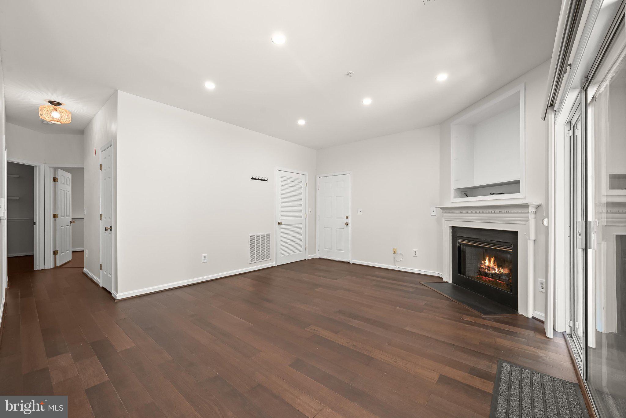 645 OAKLAND HILLS DRIVE 1B