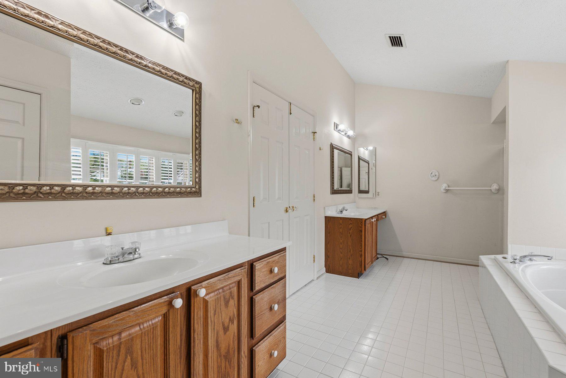 CUB HILL FARMS - Residential