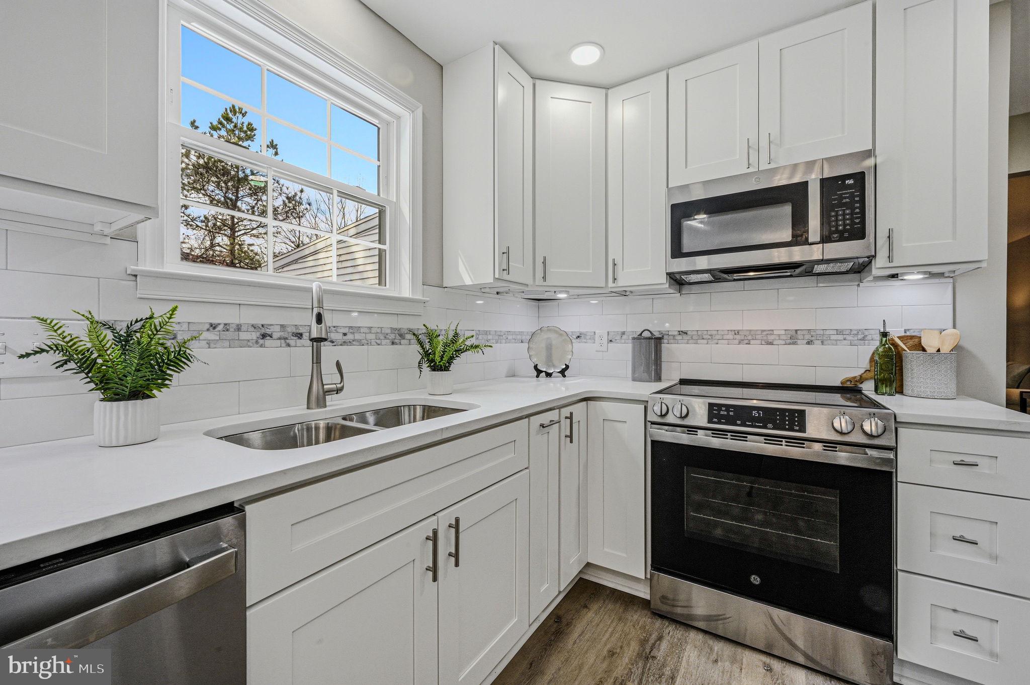 JONATHANS LANDING - Residential