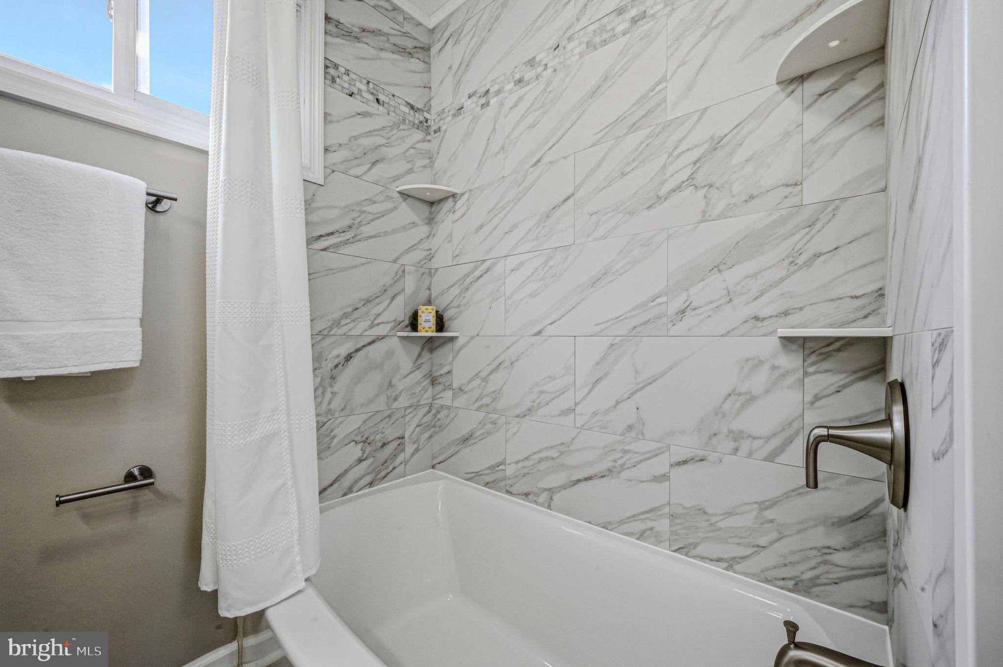 JONATHANS LANDING - Residential