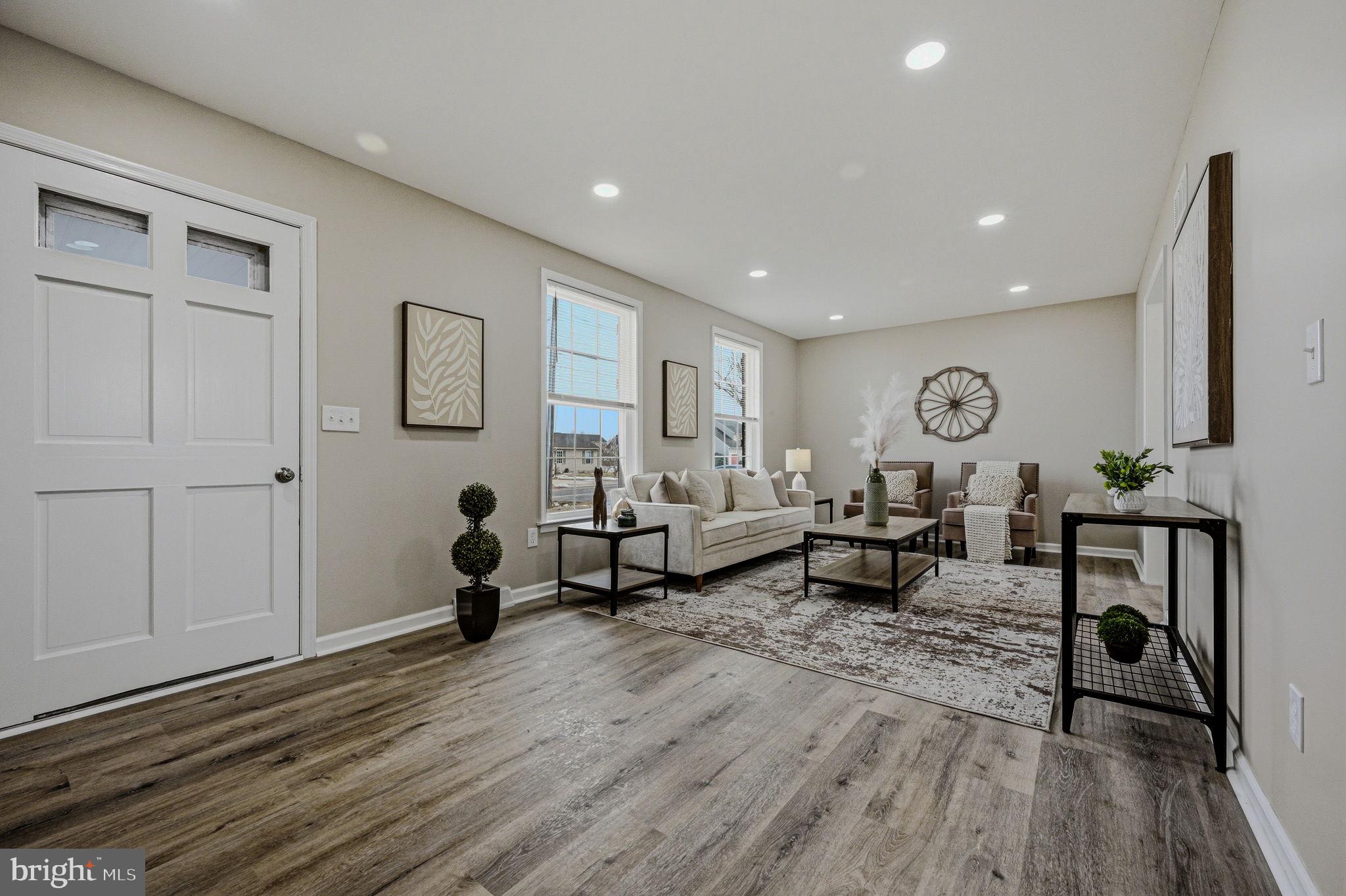 JONATHANS LANDING - Residential