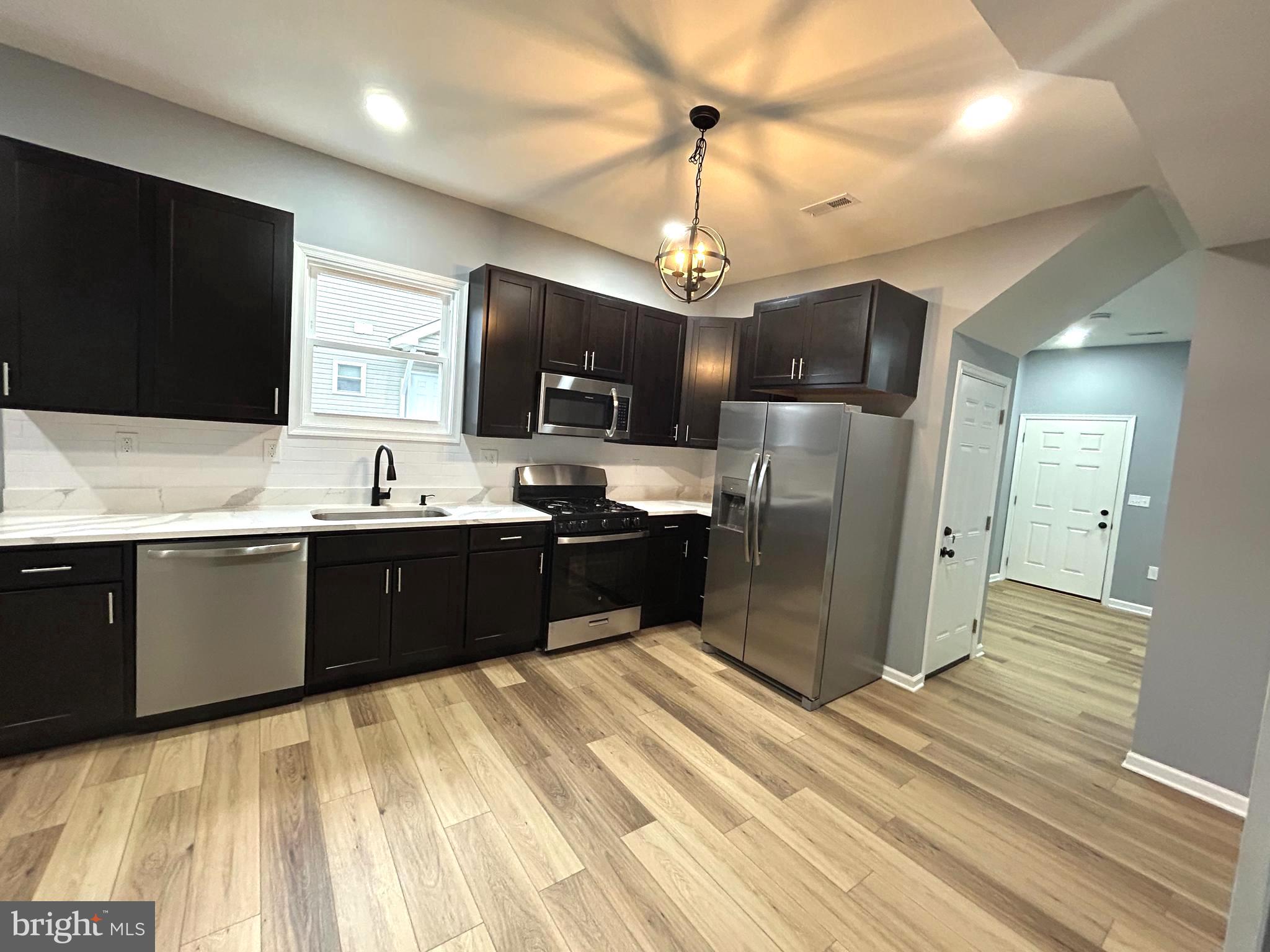 HILLTOP PARK - Residential Lease