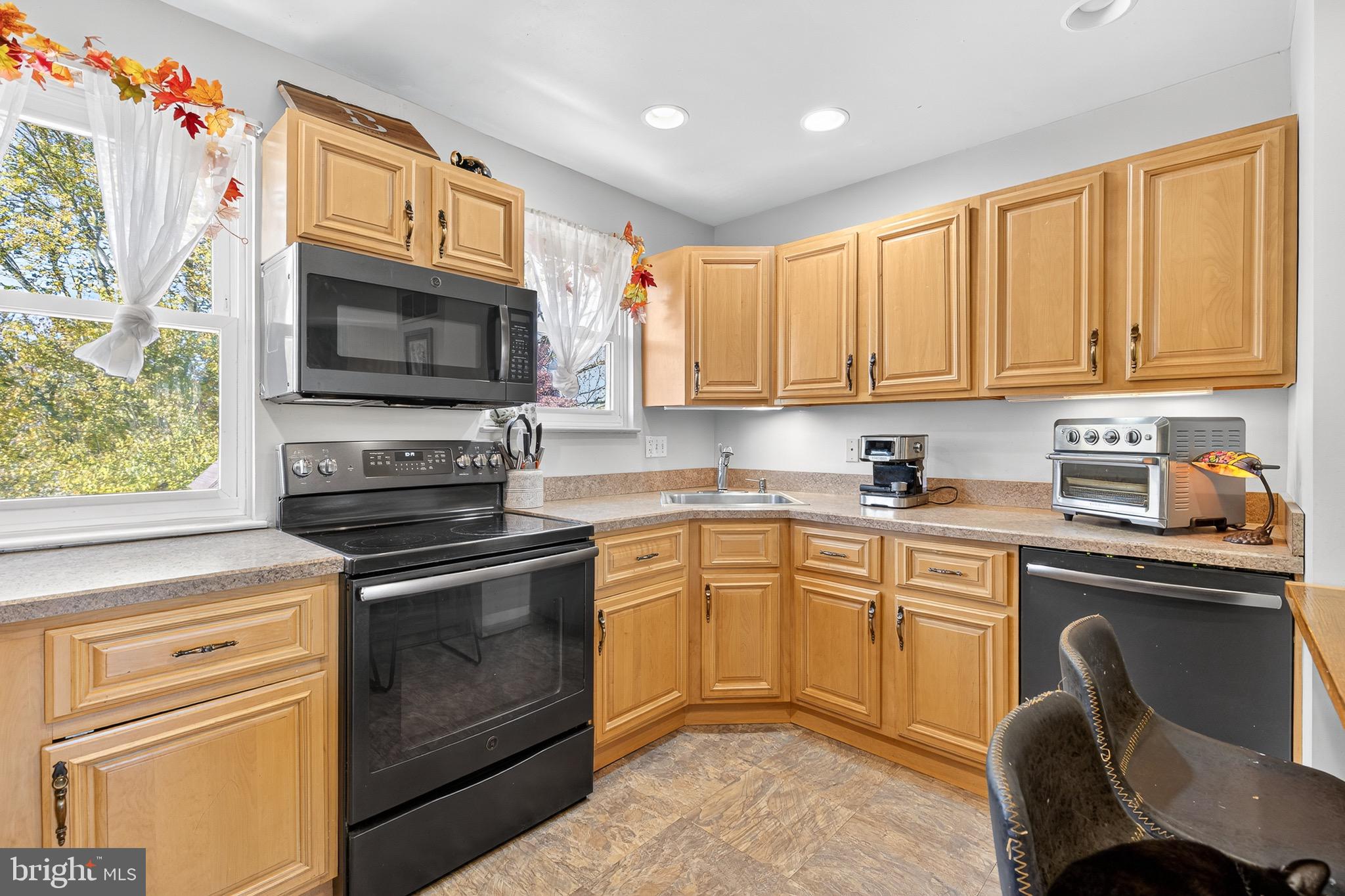 COOL CREEK MANOR - Residential