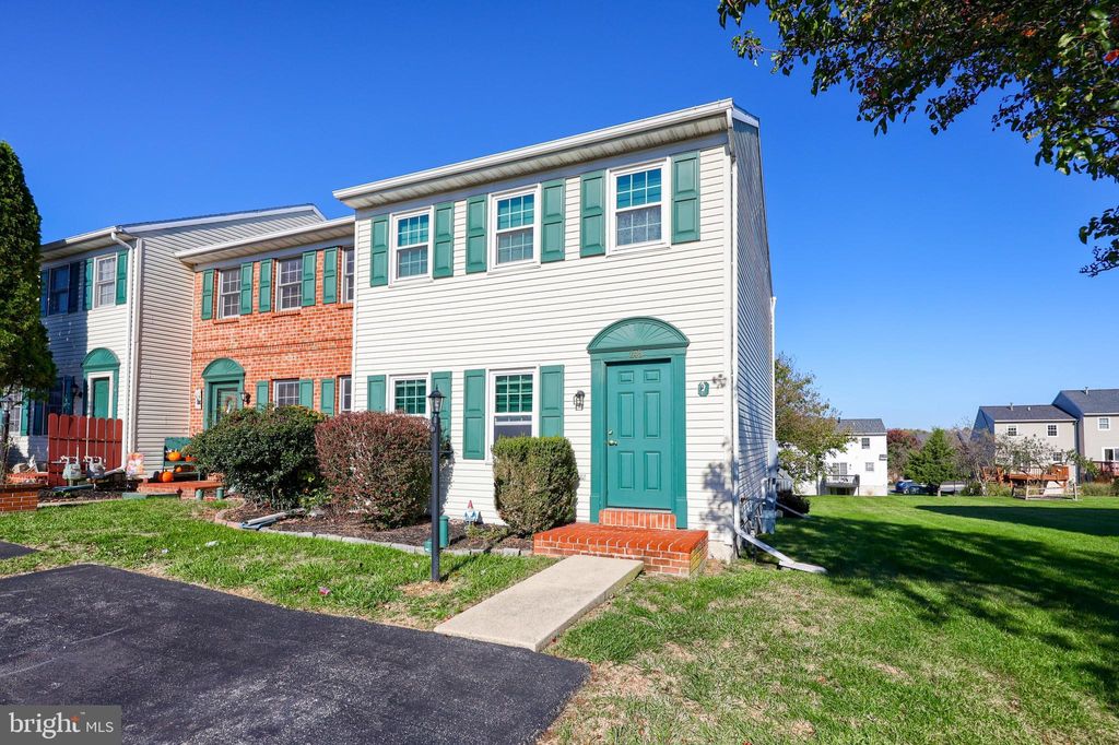 Photo of 245 Robin Hill Circle, YORK, PA 17404 (MLS # PAYK2092198)