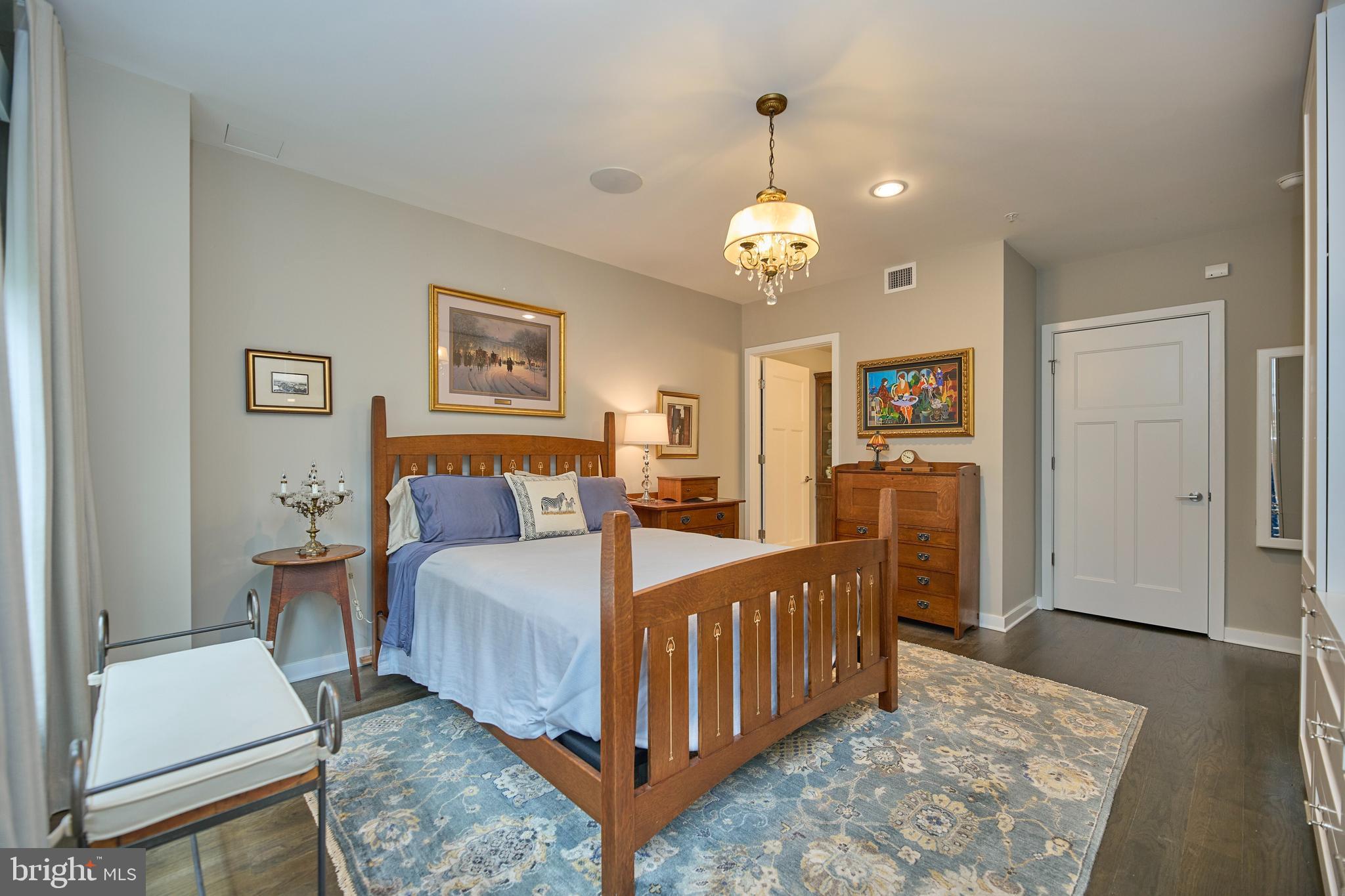 GASLIGHT SQUARE - Residential