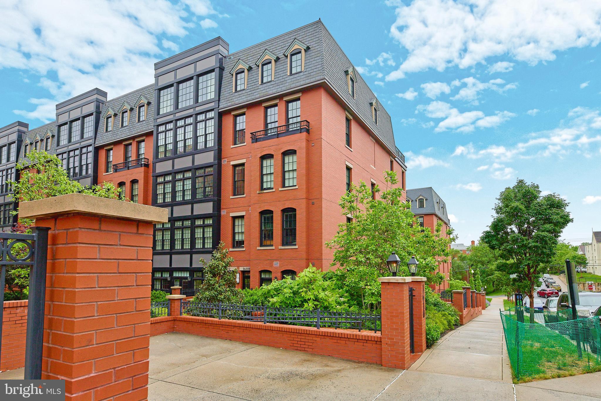 GASLIGHT SQUARE - Residential