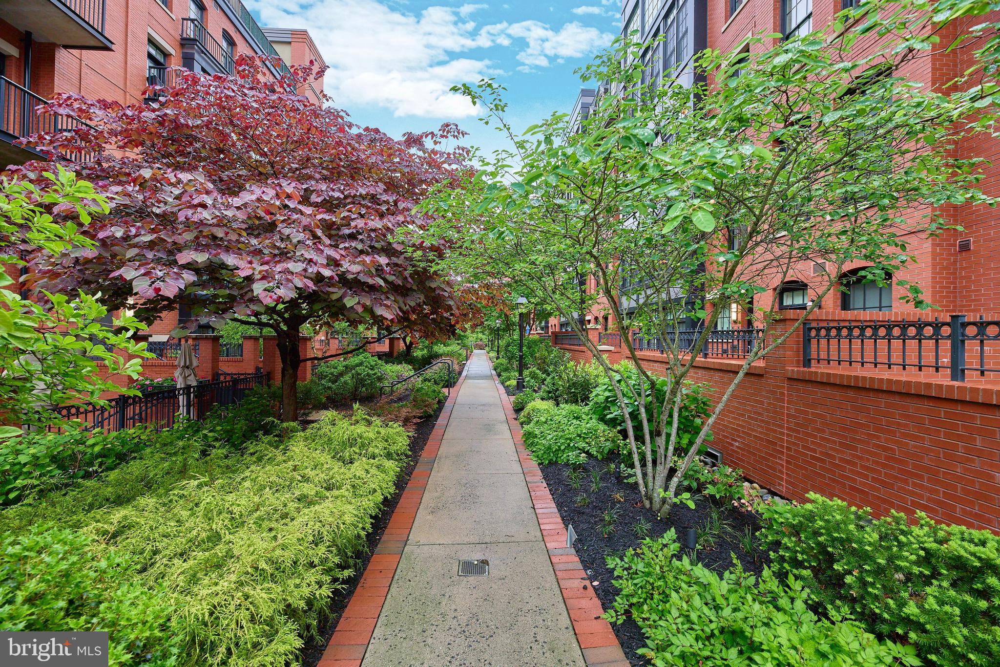 GASLIGHT SQUARE - Residential