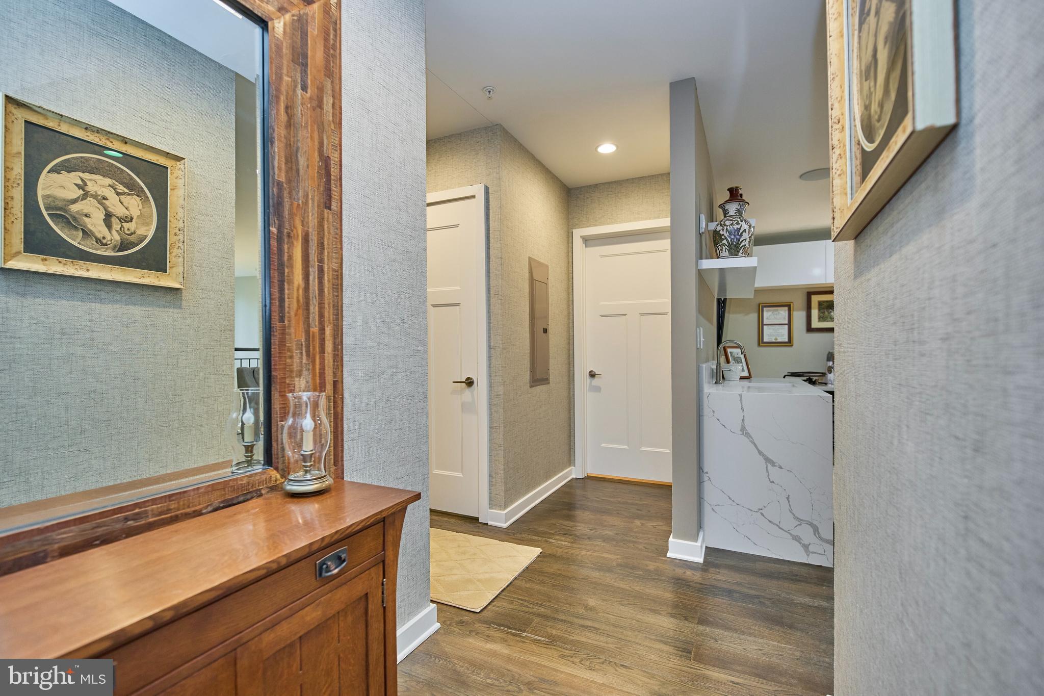 GASLIGHT SQUARE - Residential