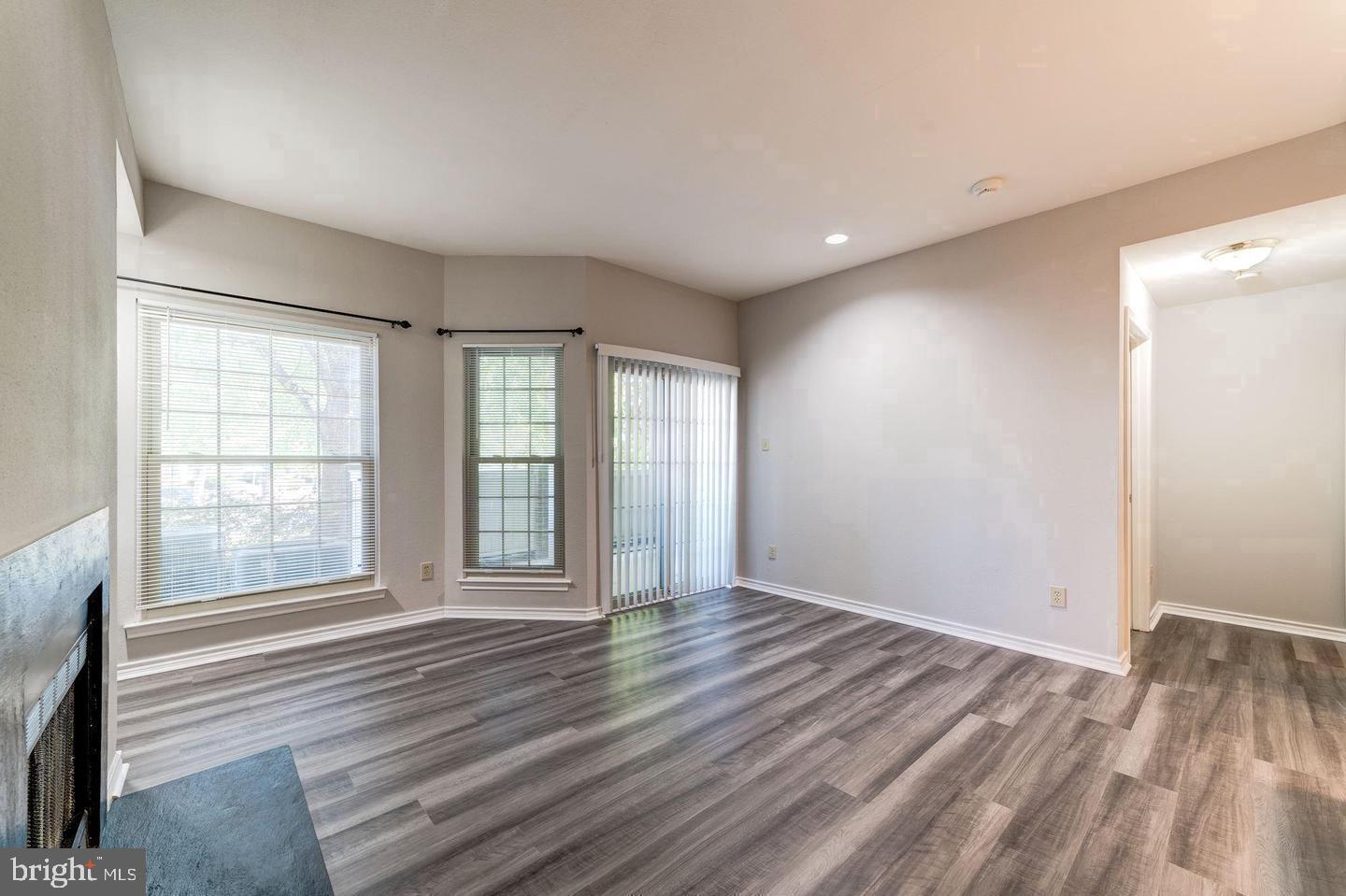 PENDERBROOK SQUARE CONDOMINIUMS - Residential Lease