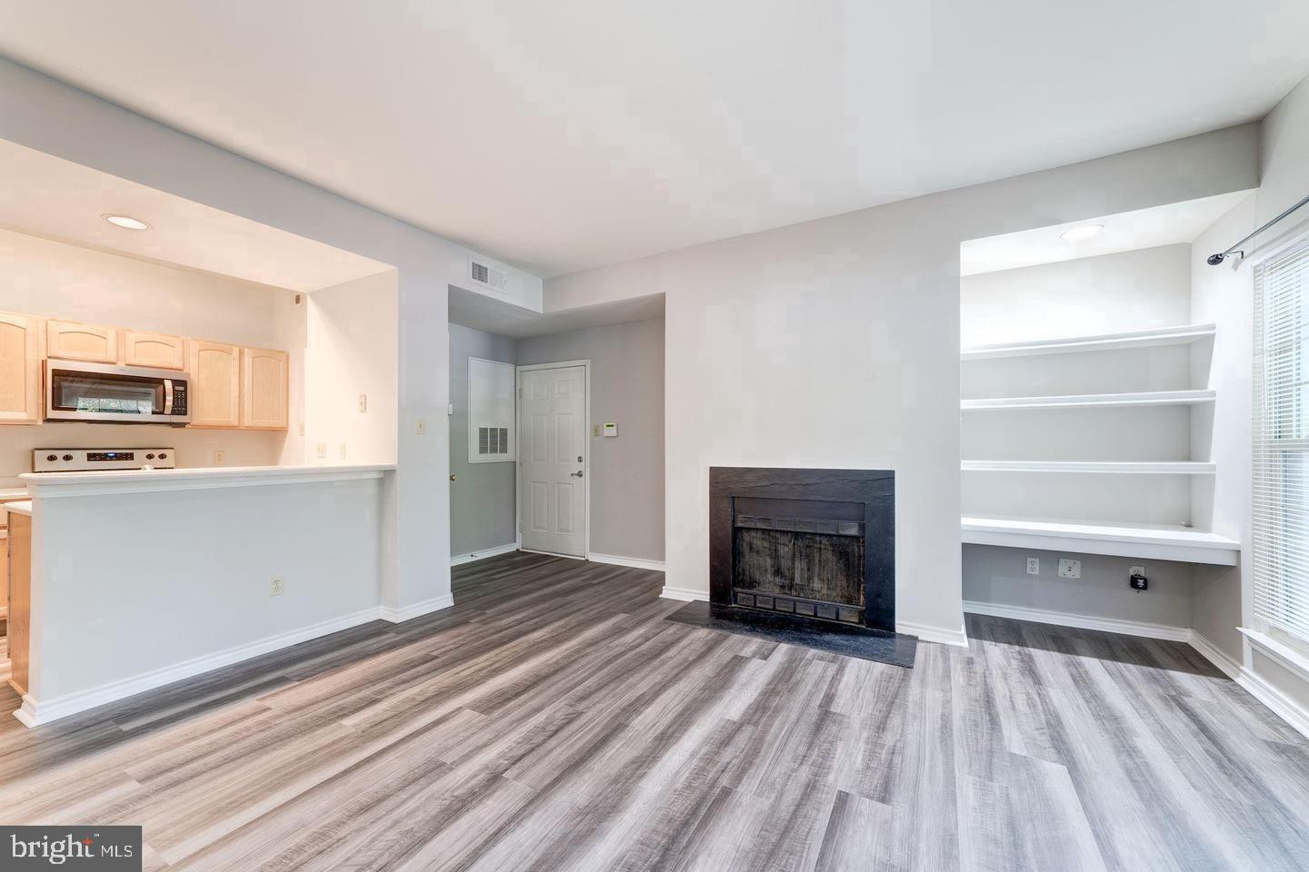 PENDERBROOK SQUARE CONDOMINIUMS - Residential Lease