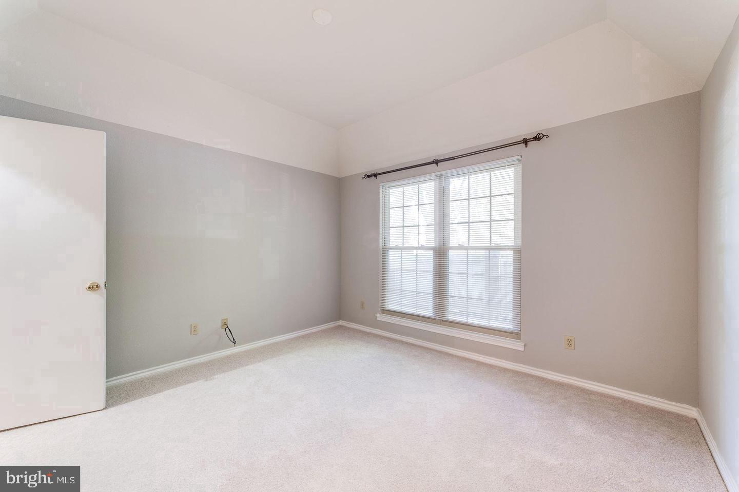 PENDERBROOK SQUARE CONDOMINIUMS - Residential Lease