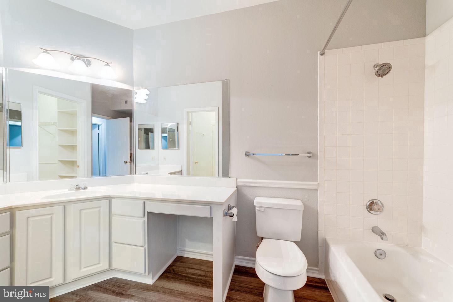 PENDERBROOK SQUARE CONDOMINIUMS - Residential Lease