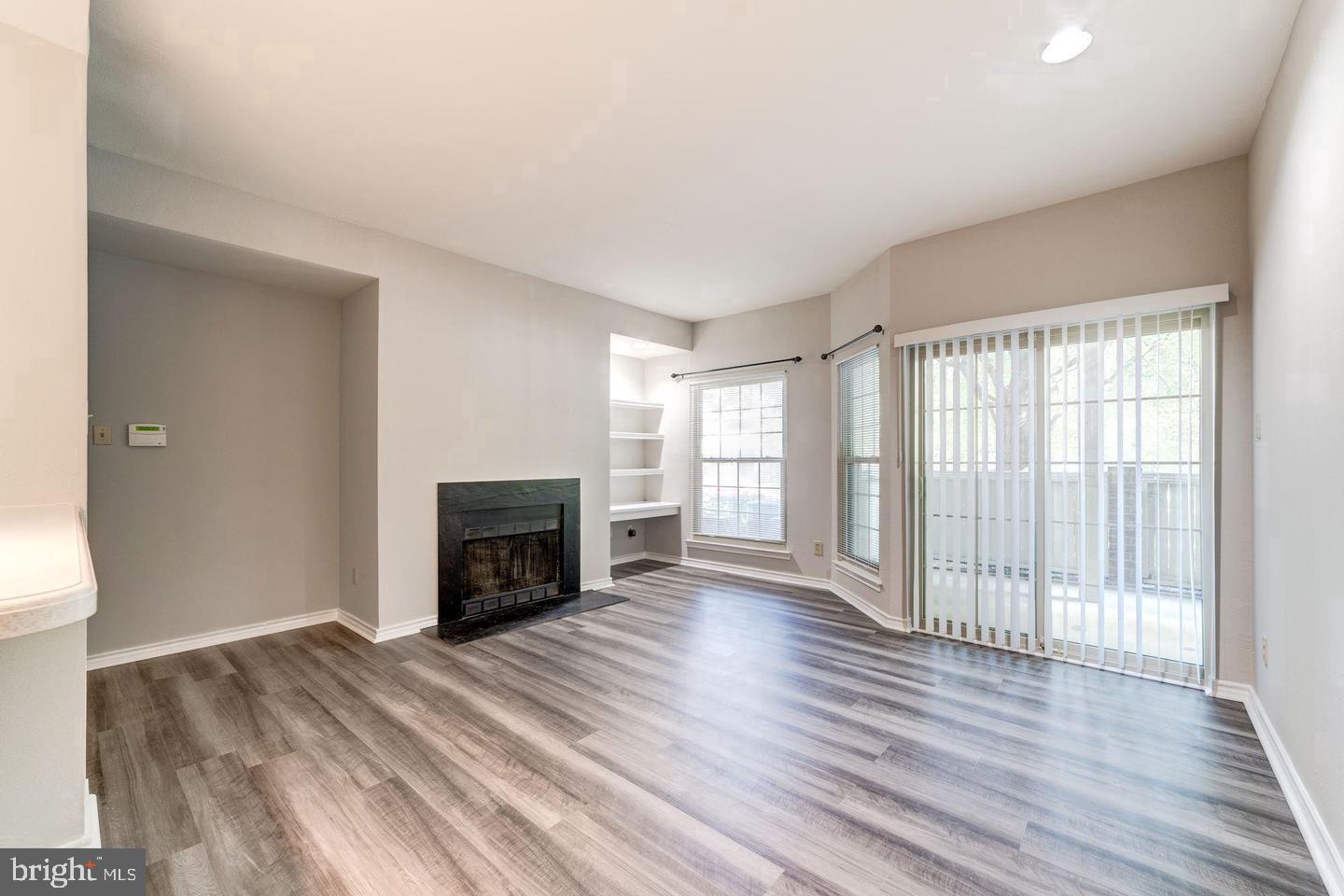 PENDERBROOK SQUARE CONDOMINIUMS - Residential Lease