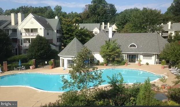 PENDERBROOK SQUARE CONDOMINIUMS - Residential Lease