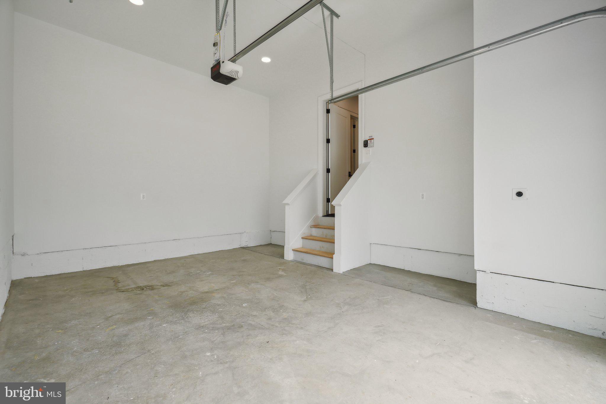 ADDISON HEIGHTS - Residential