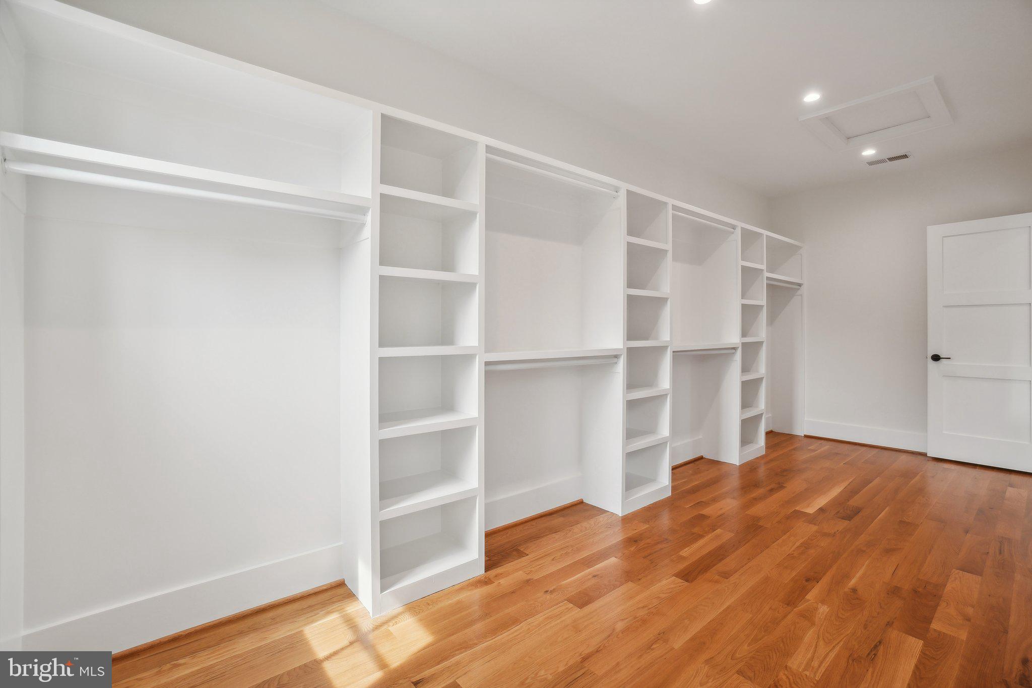 ADDISON HEIGHTS - Residential