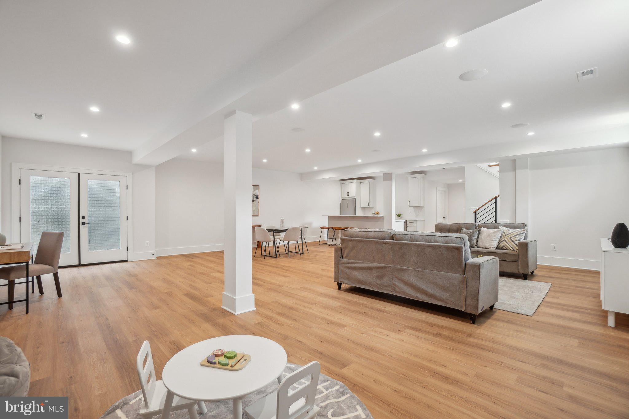 ADDISON HEIGHTS - Residential