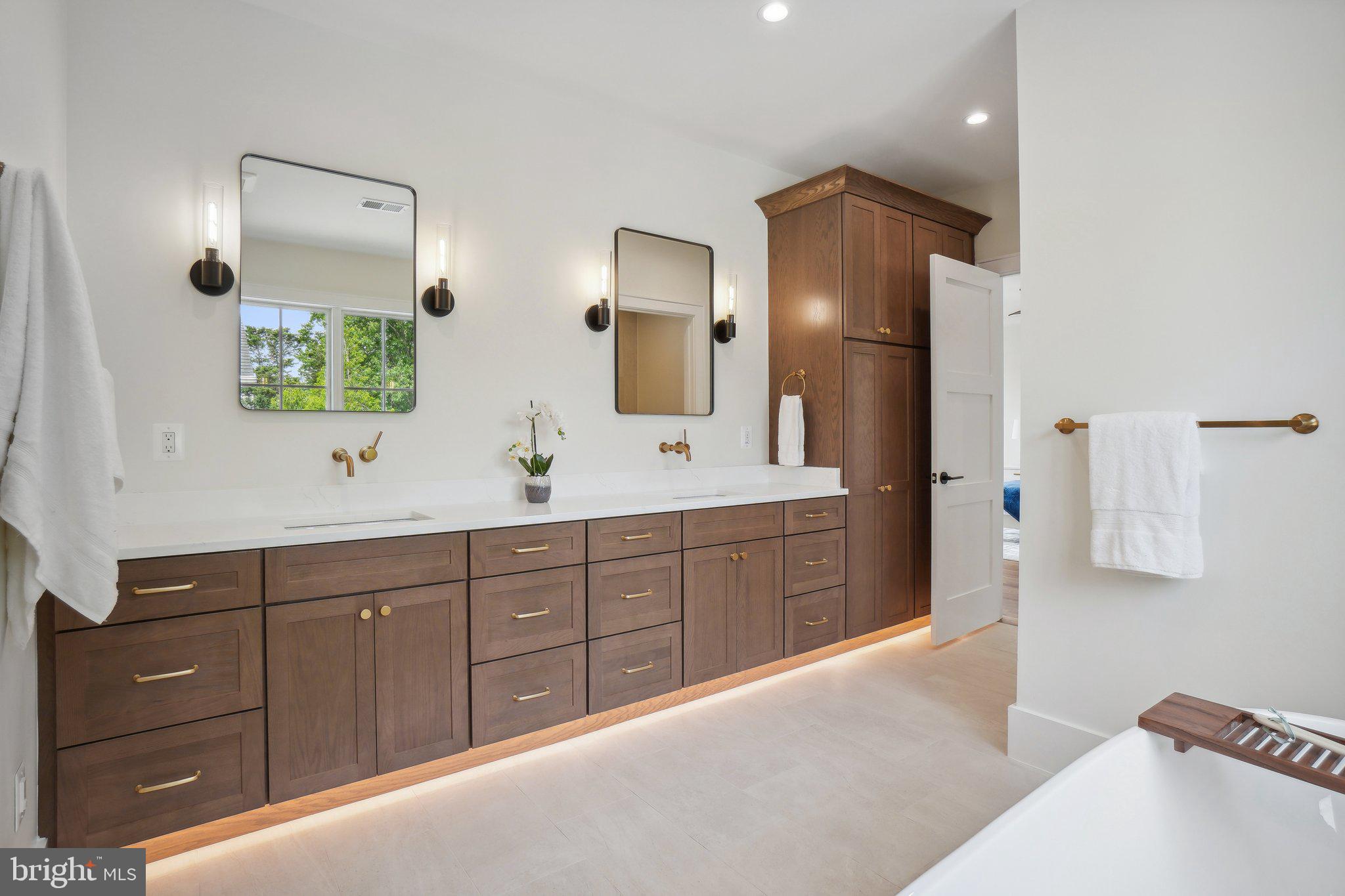 ADDISON HEIGHTS - Residential