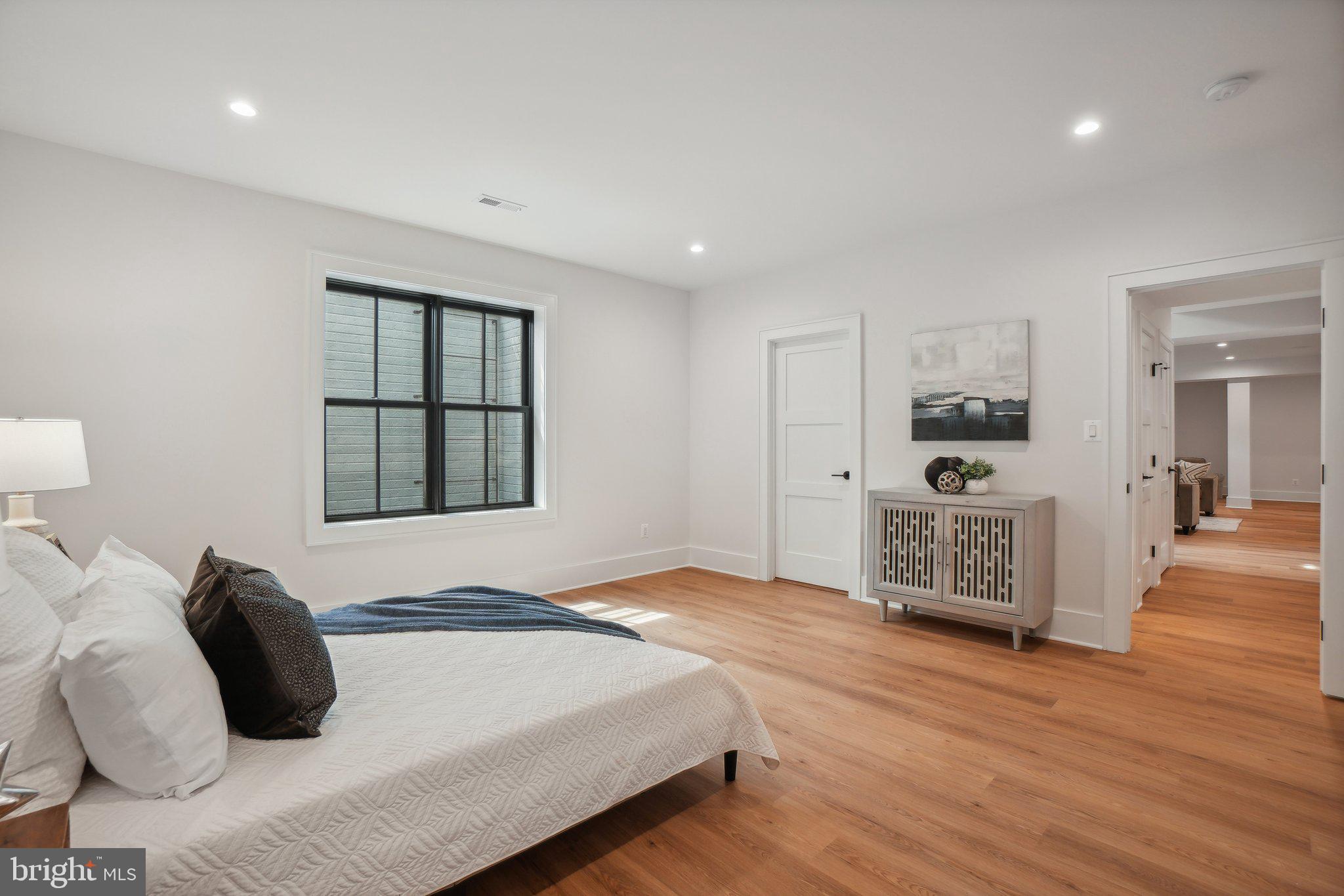 ADDISON HEIGHTS - Residential