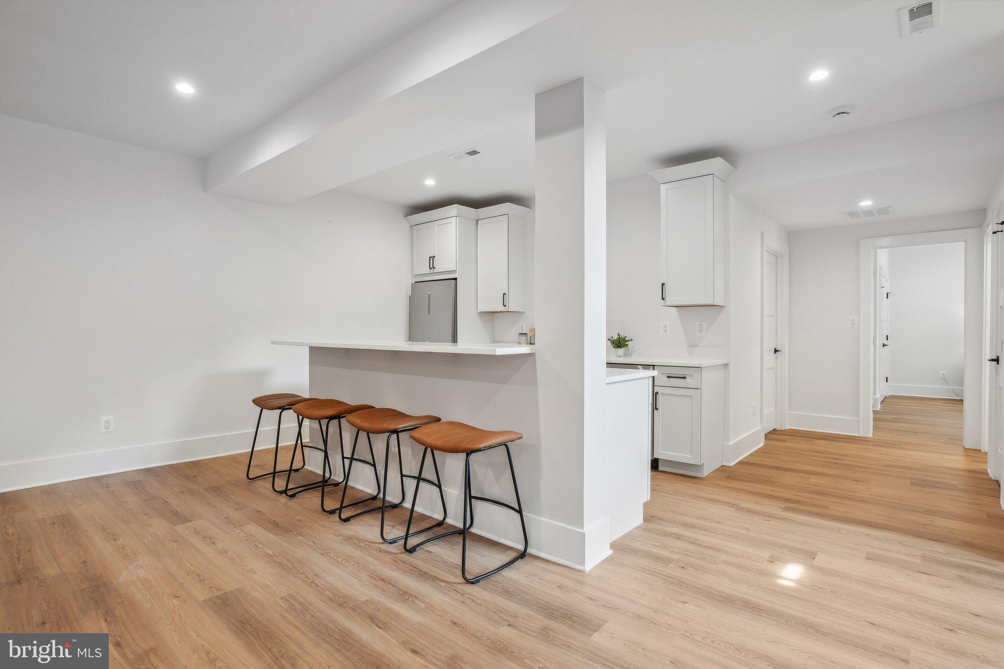 ADDISON HEIGHTS - Residential