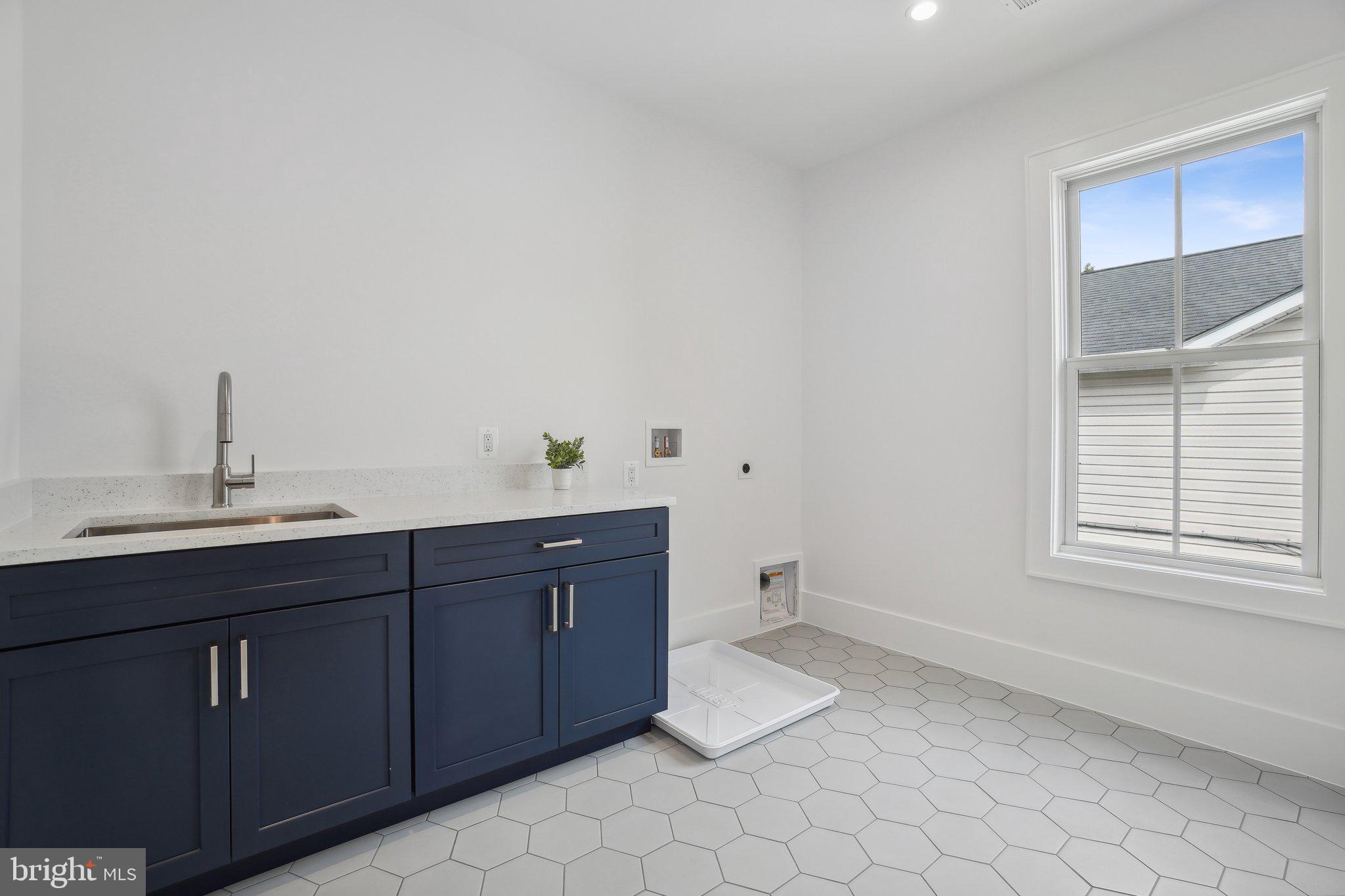 ADDISON HEIGHTS - Residential