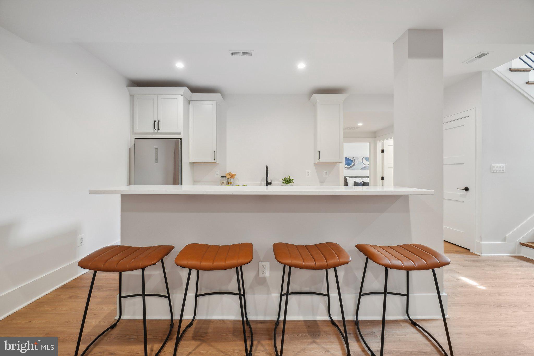 ADDISON HEIGHTS - Residential