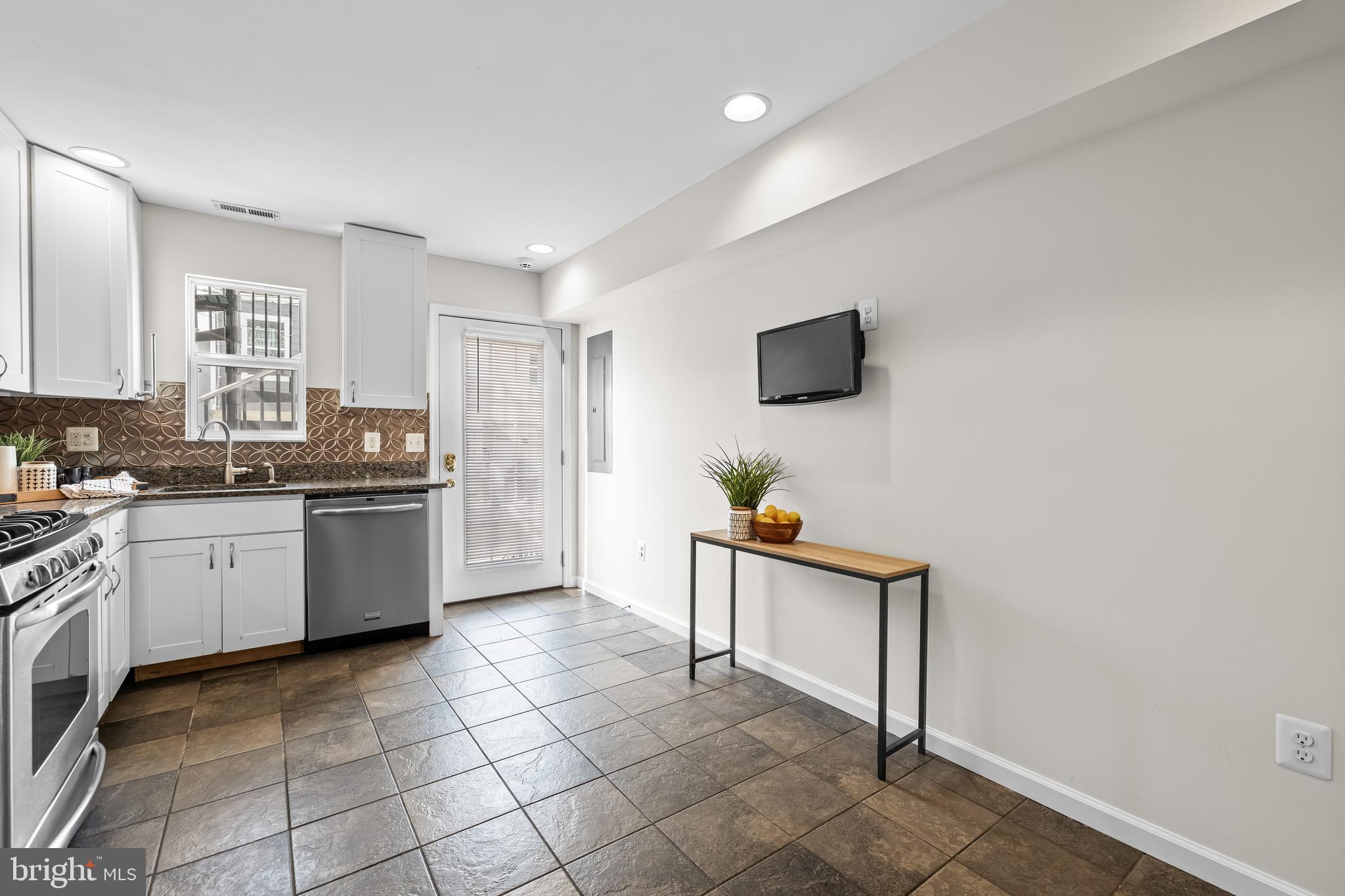 RIVERSIDE - Residential