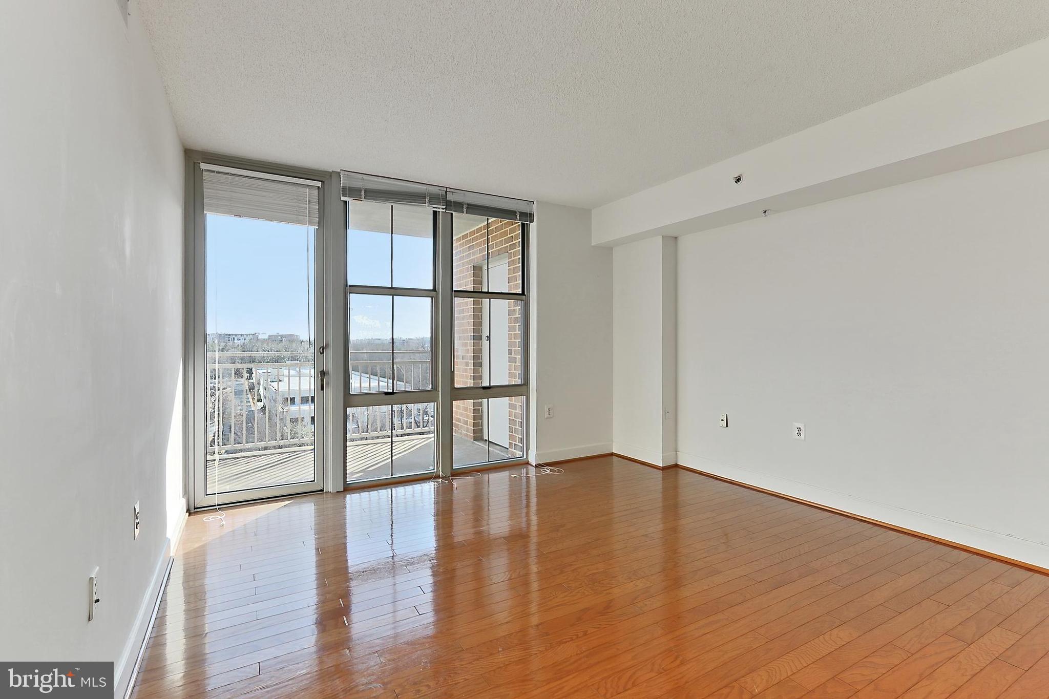 CARLTON HOUSE - Residential