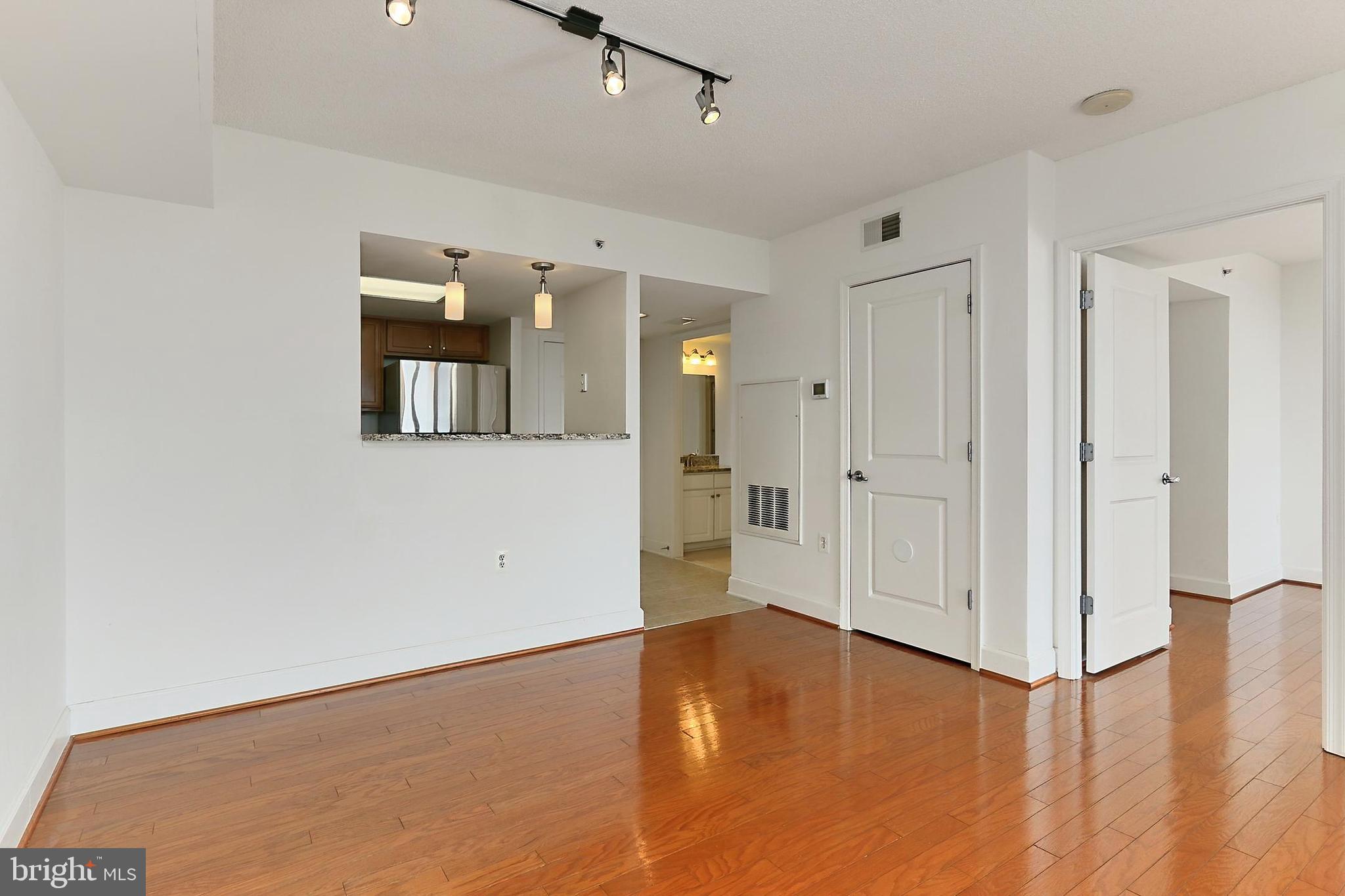 CARLTON HOUSE - Residential