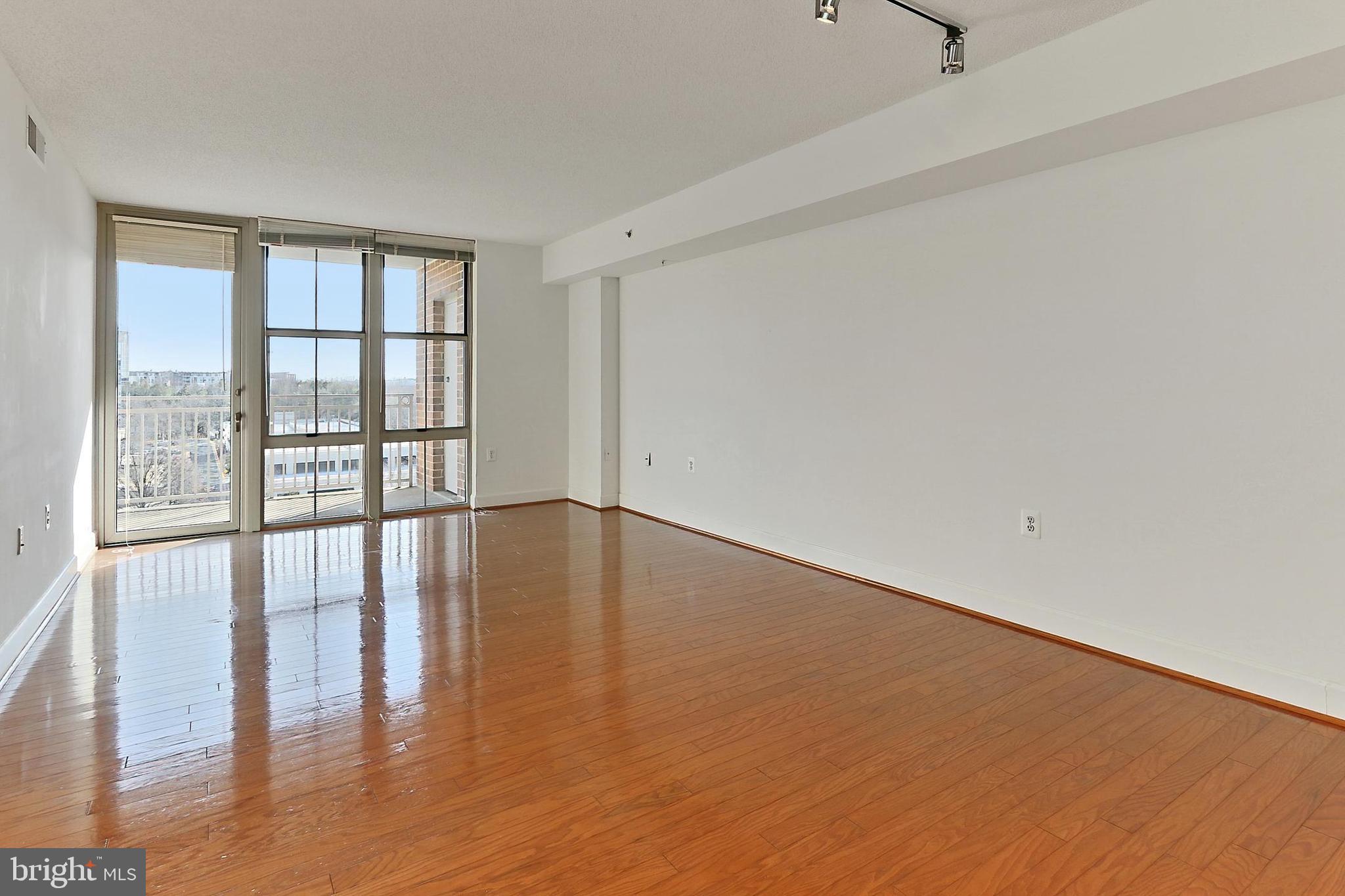 CARLTON HOUSE - Residential