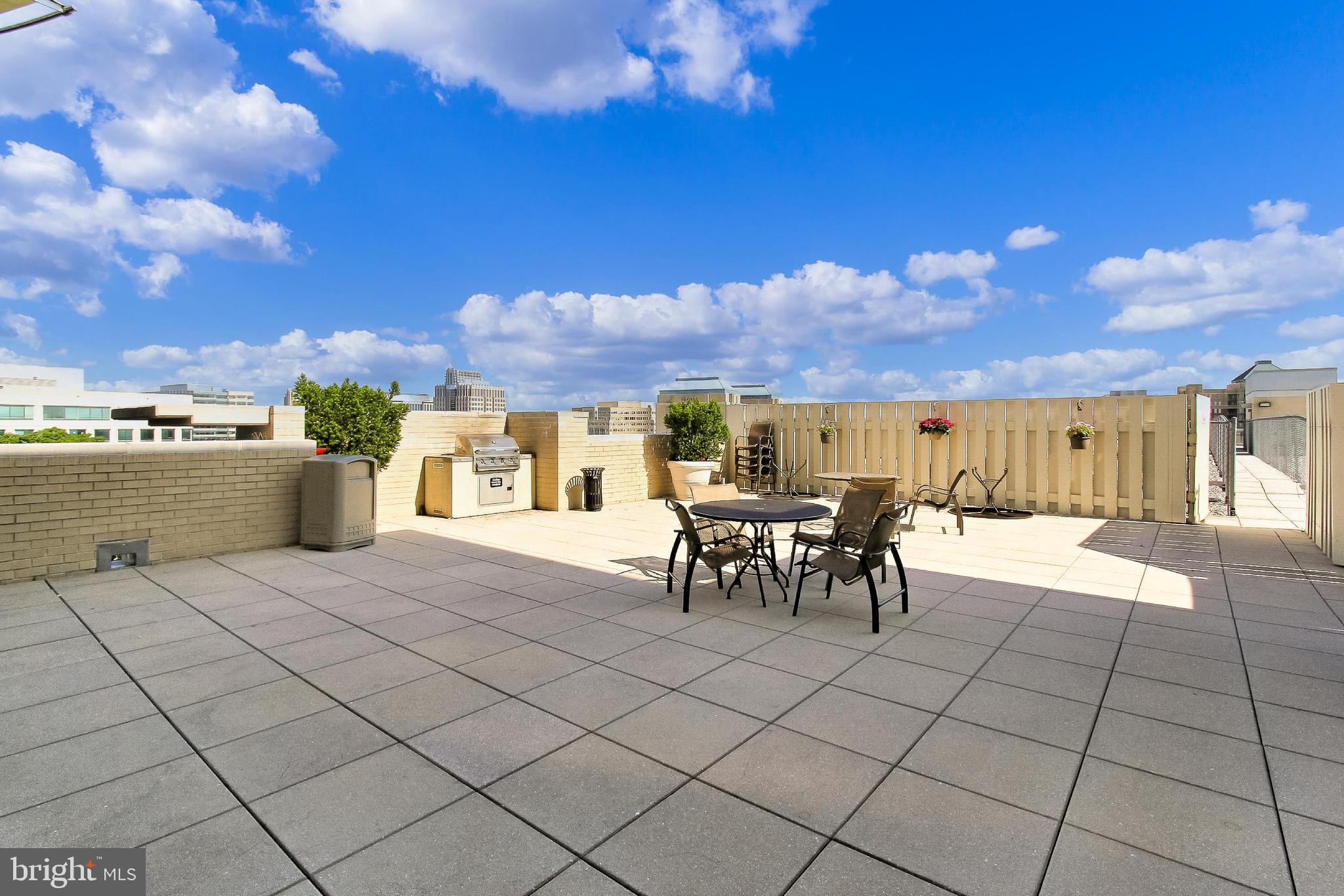 CARLTON HOUSE - Residential