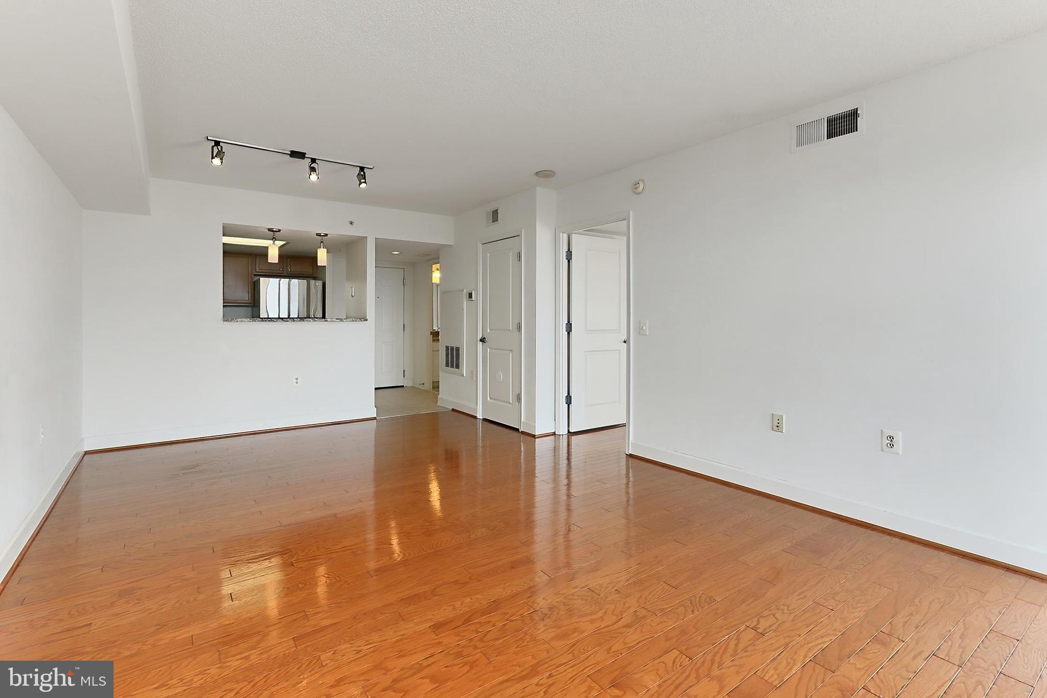 CARLTON HOUSE - Residential