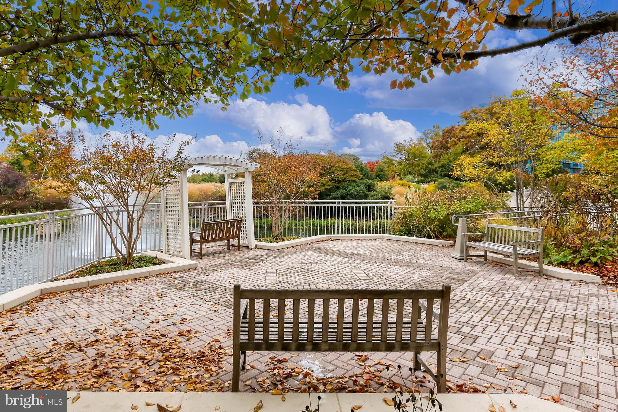 CARLTON HOUSE - Residential