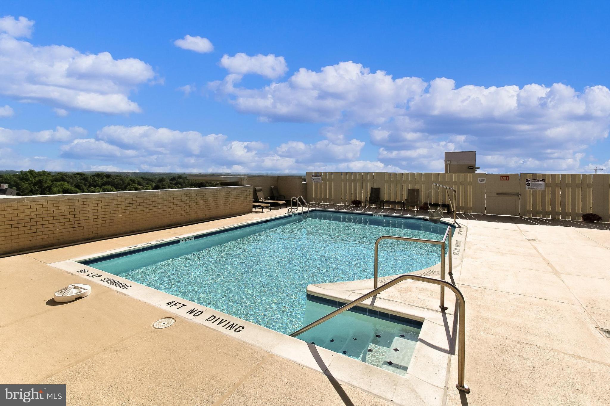 CARLTON HOUSE - Residential