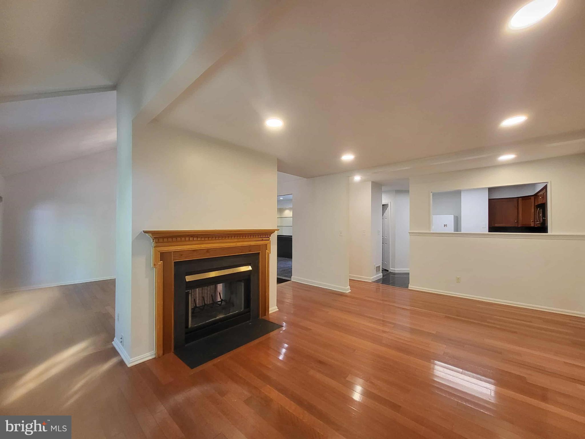 FAIRFAX OAKS - Residential Lease