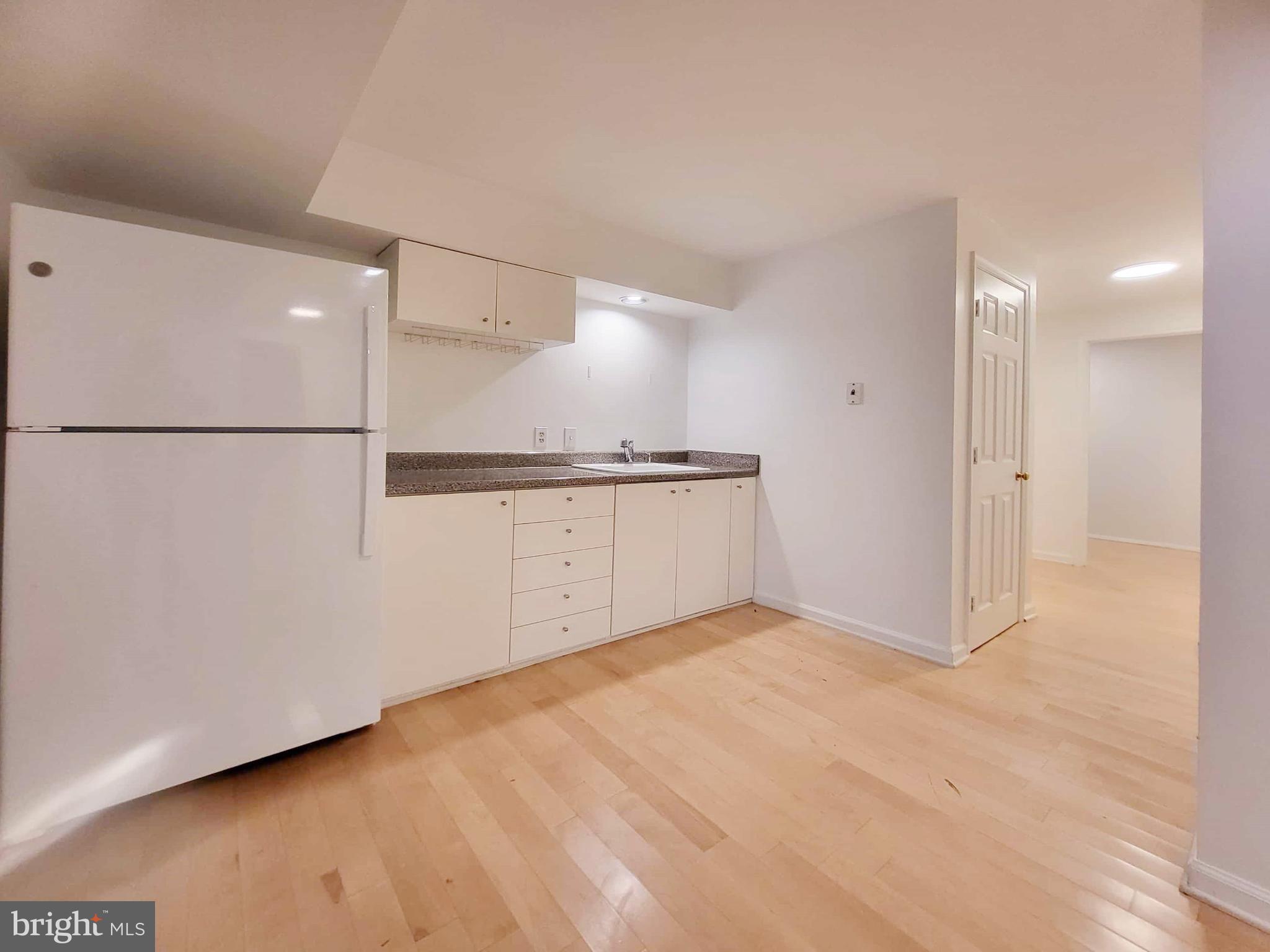 FAIRFAX OAKS - Residential Lease