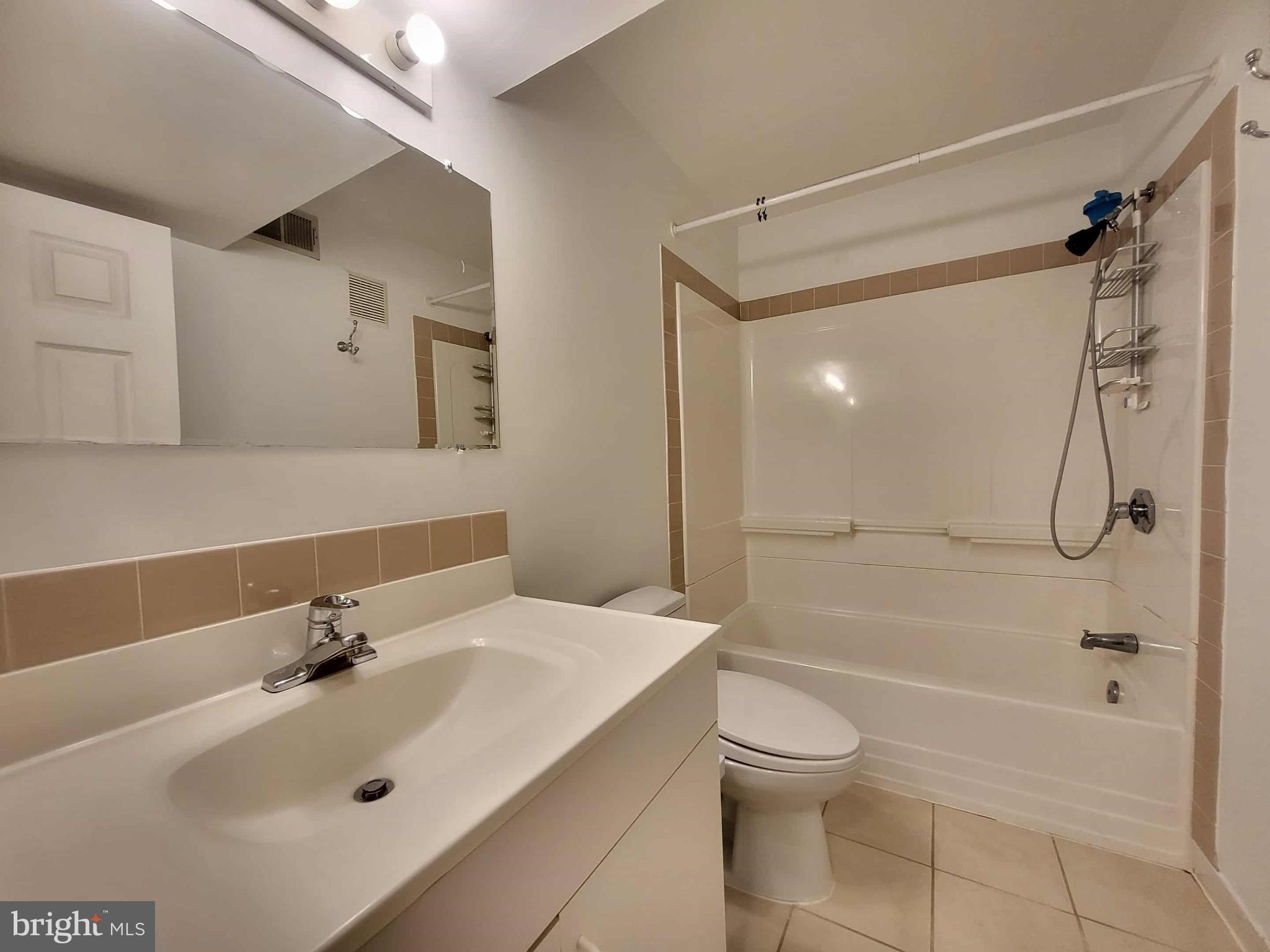 FAIRFAX OAKS - Residential Lease