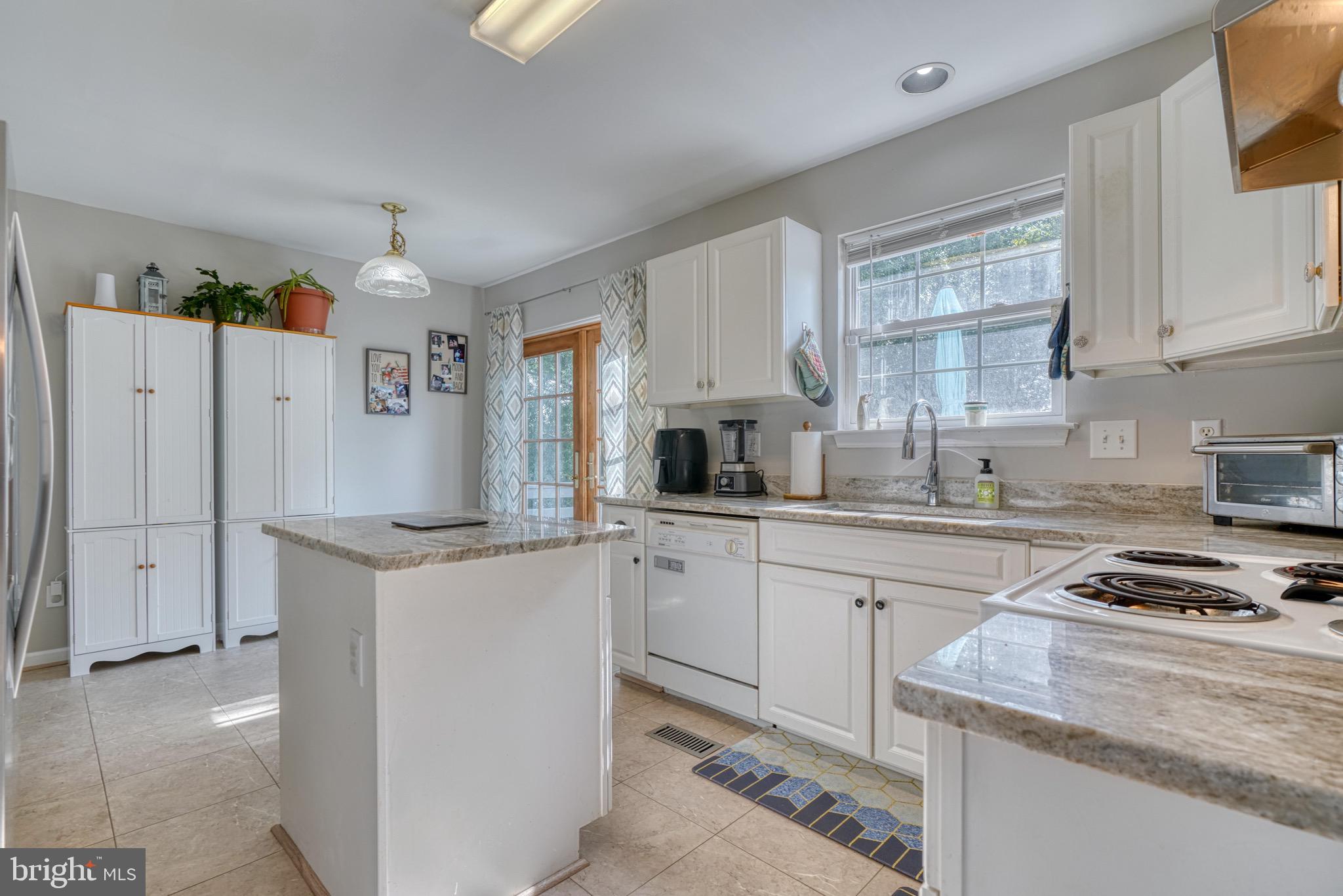 MERIDALE MEADOWS - Residential