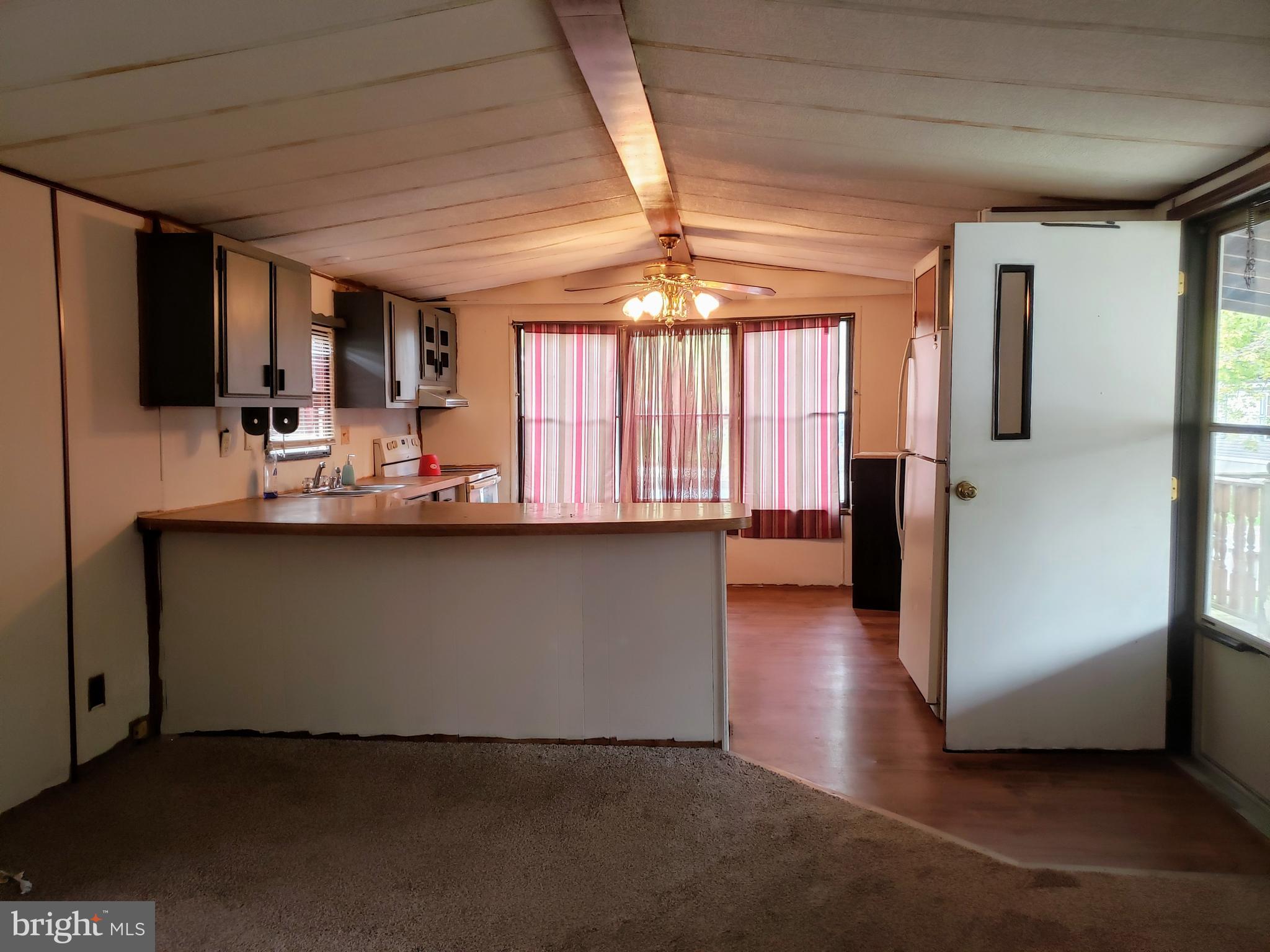 COUNTRY MANOR WEST - Residential