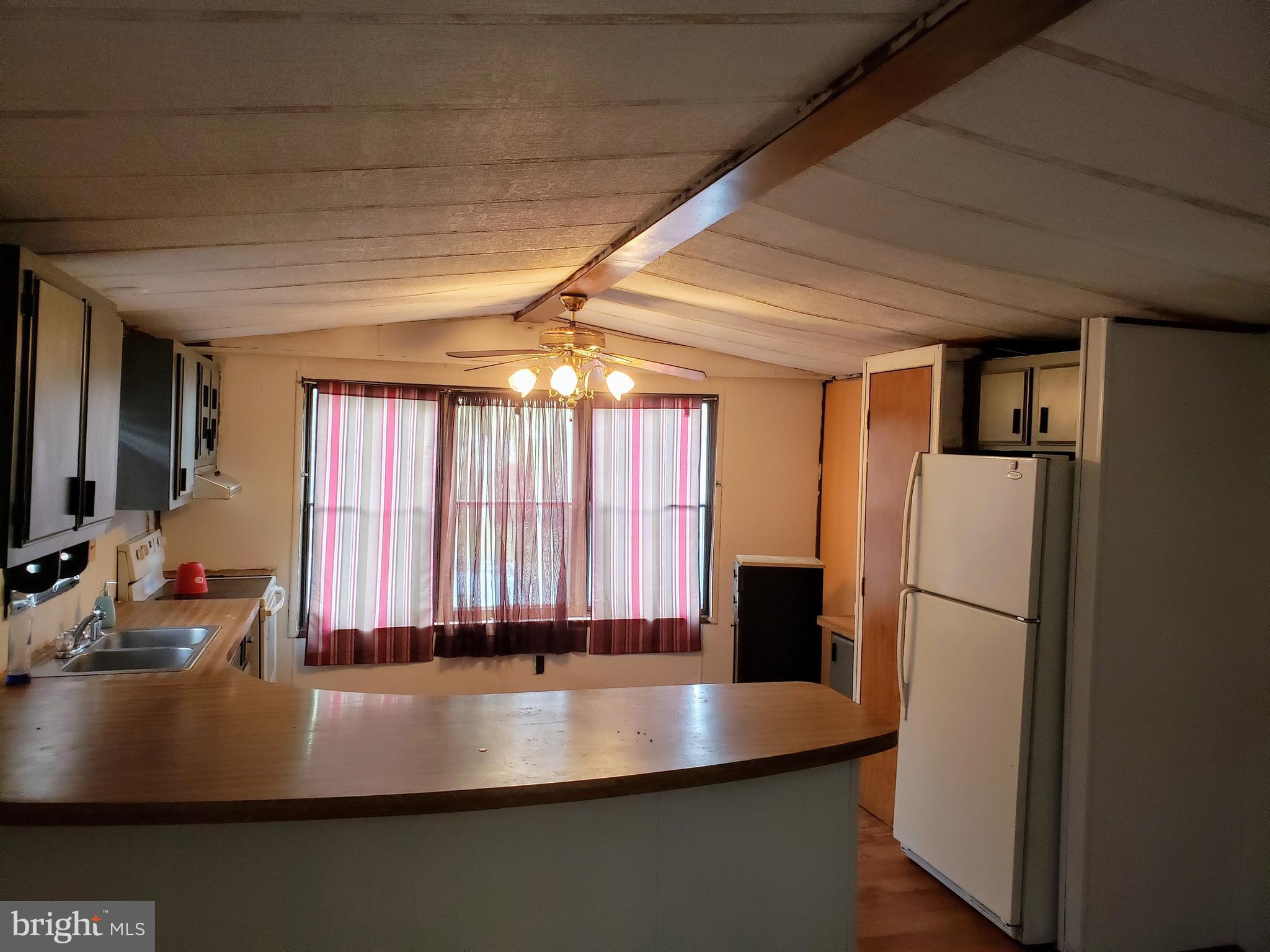 COUNTRY MANOR WEST - Residential