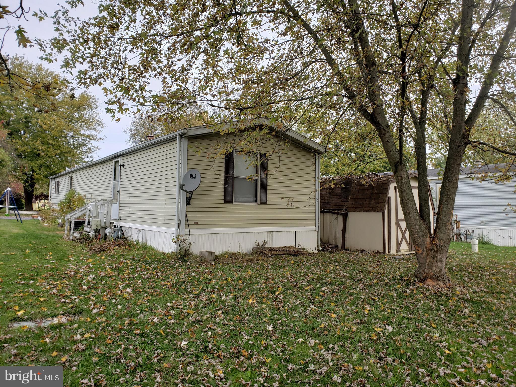 COUNTRY MANOR WEST - Residential