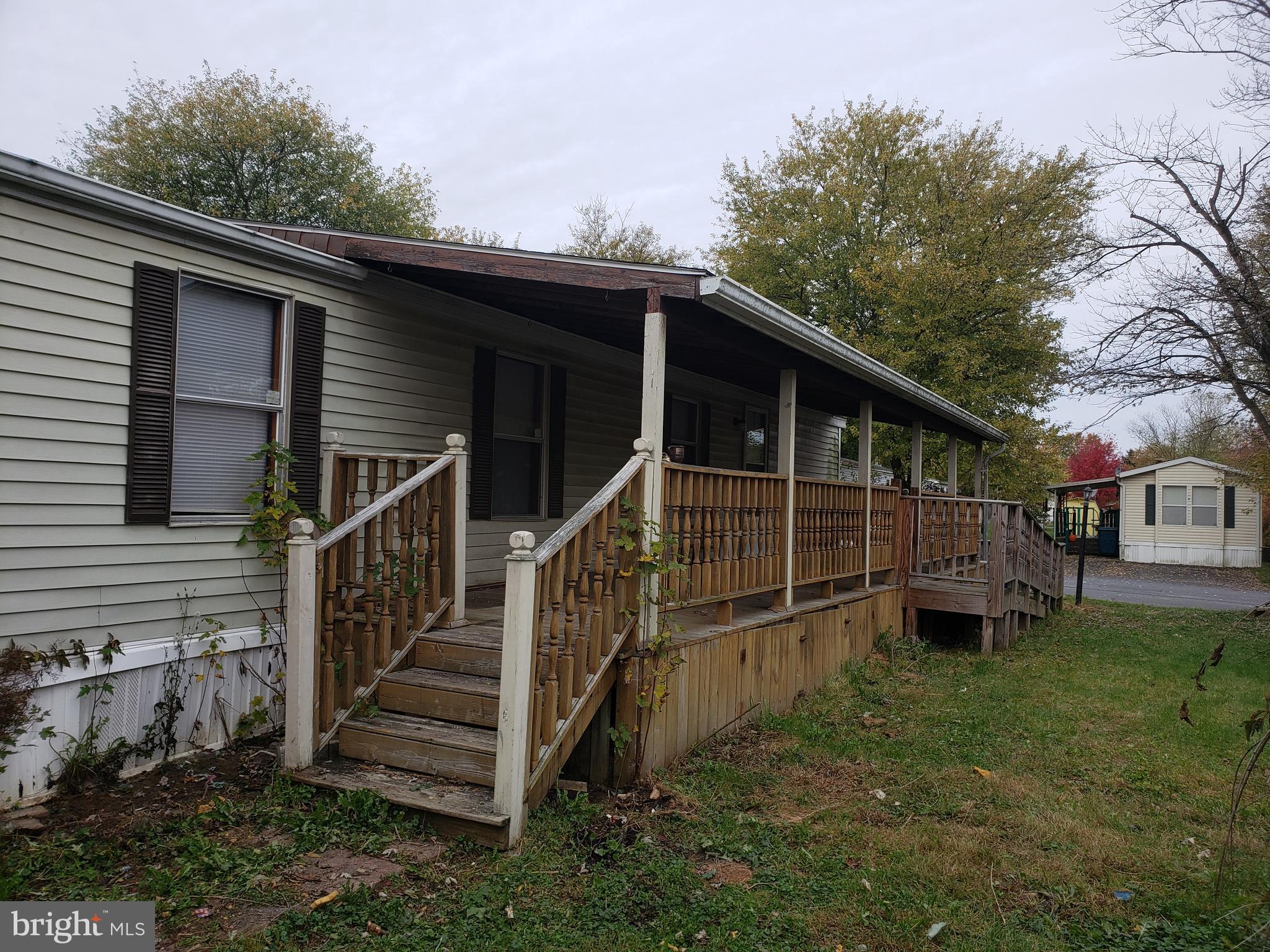 COUNTRY MANOR WEST - Residential