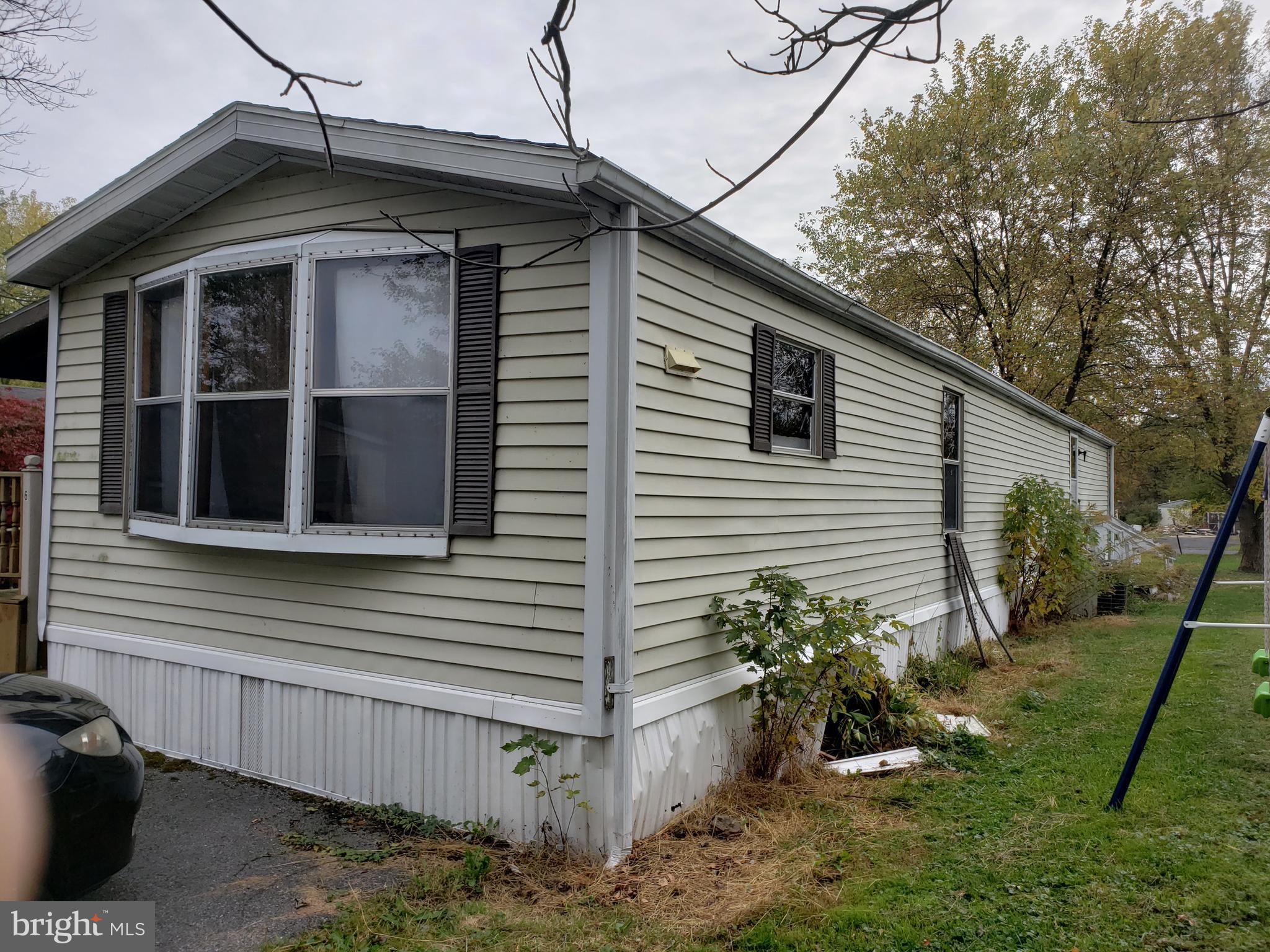 COUNTRY MANOR WEST - Residential