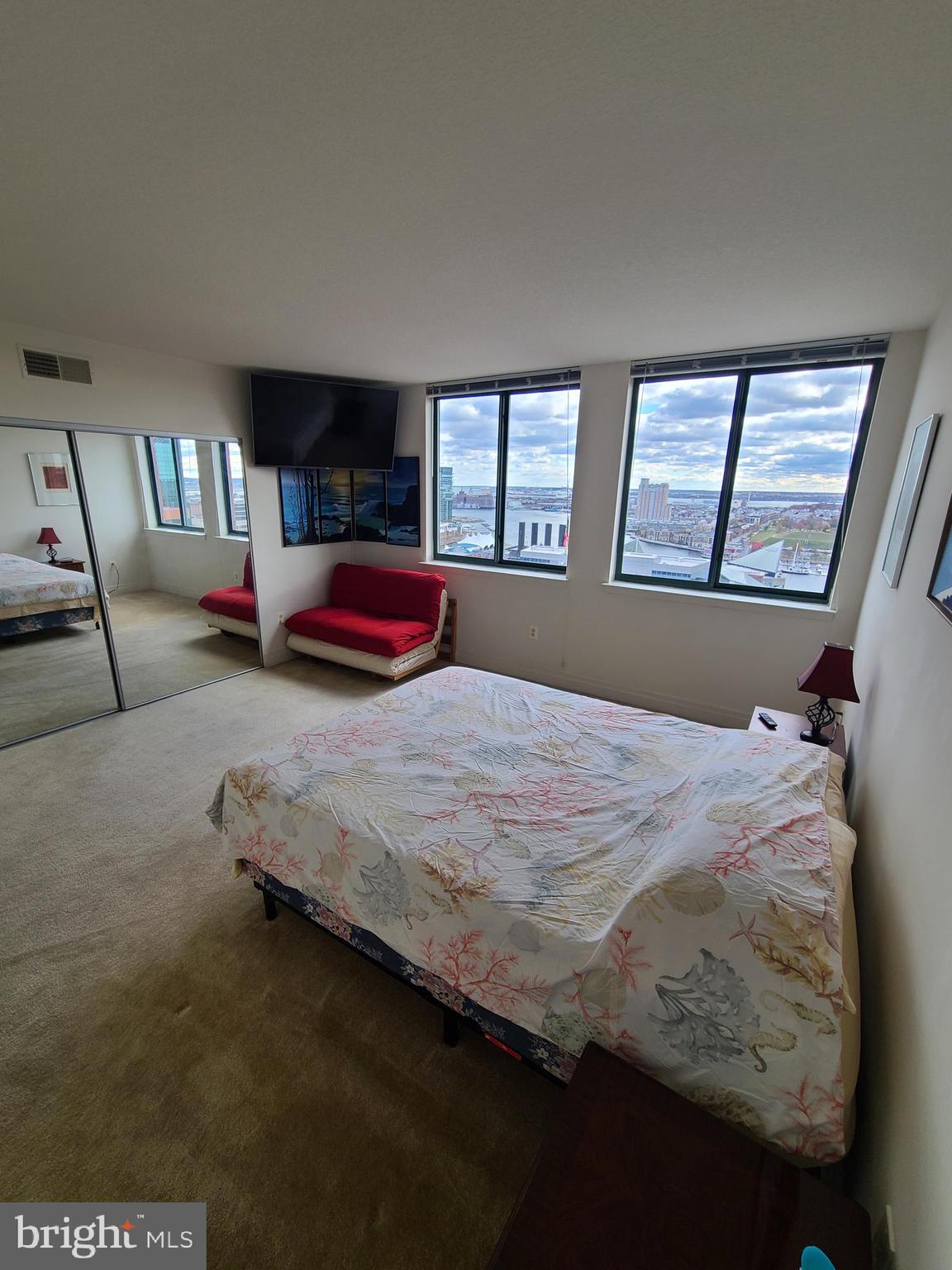 DOWNTOWN - Residential Lease