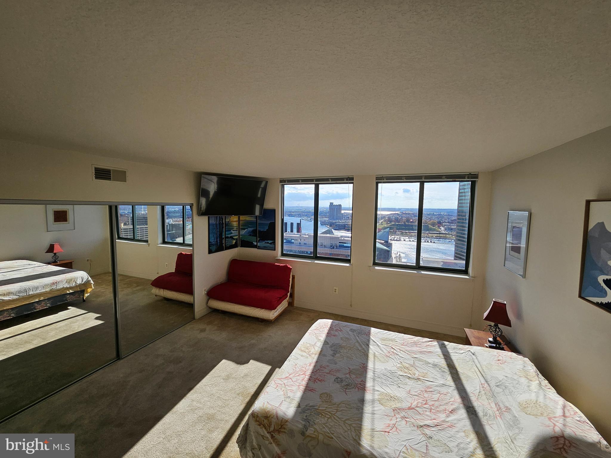 DOWNTOWN - Residential Lease