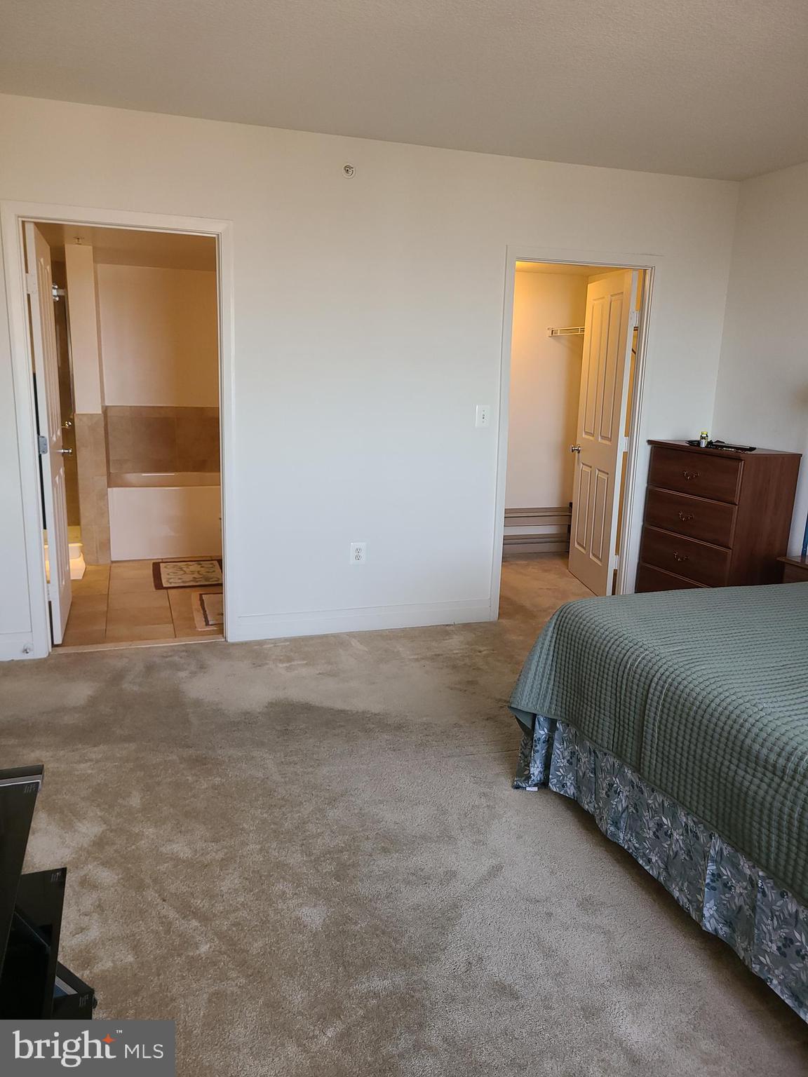 DOWNTOWN - Residential Lease