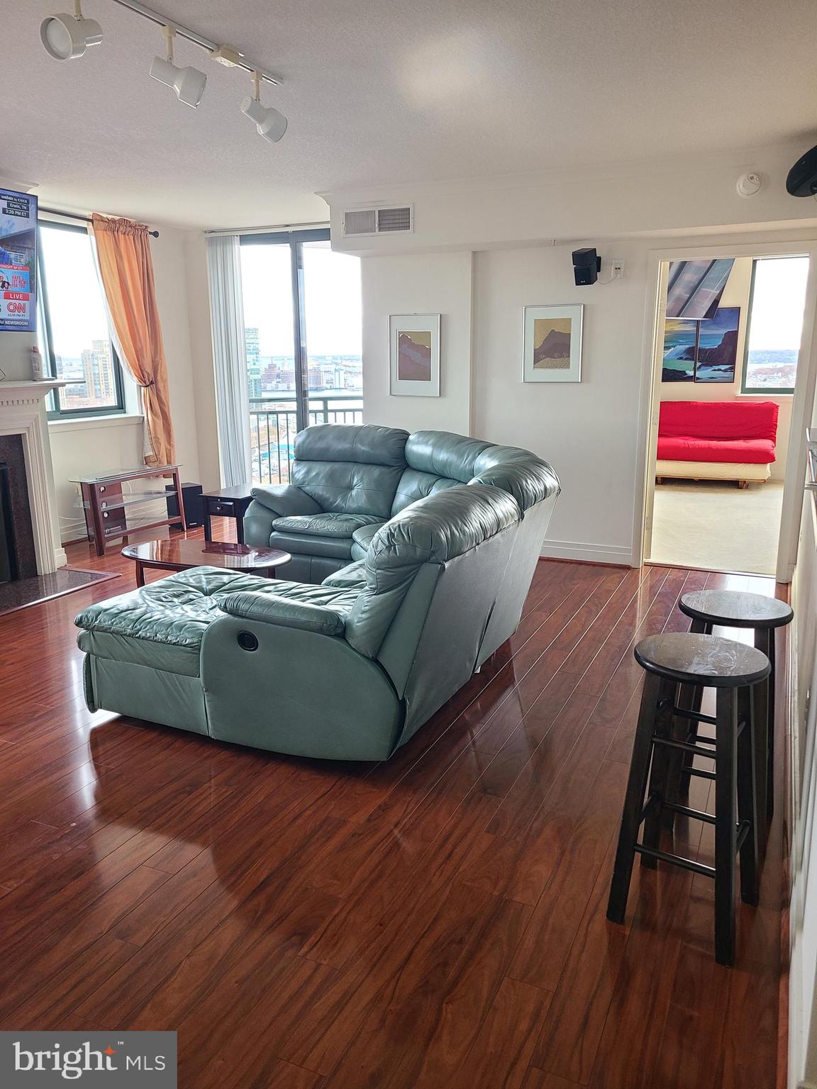 DOWNTOWN - Residential Lease